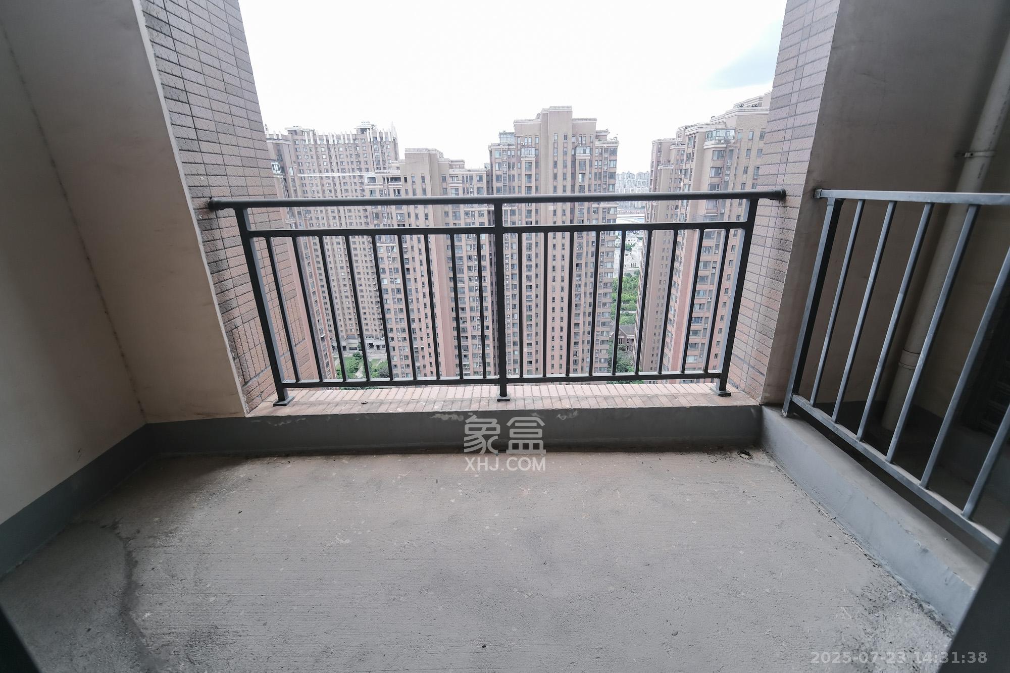 三一街区 4室2厅2卫 138.0万 三一街区 4室2厅2卫 138.0万阳台