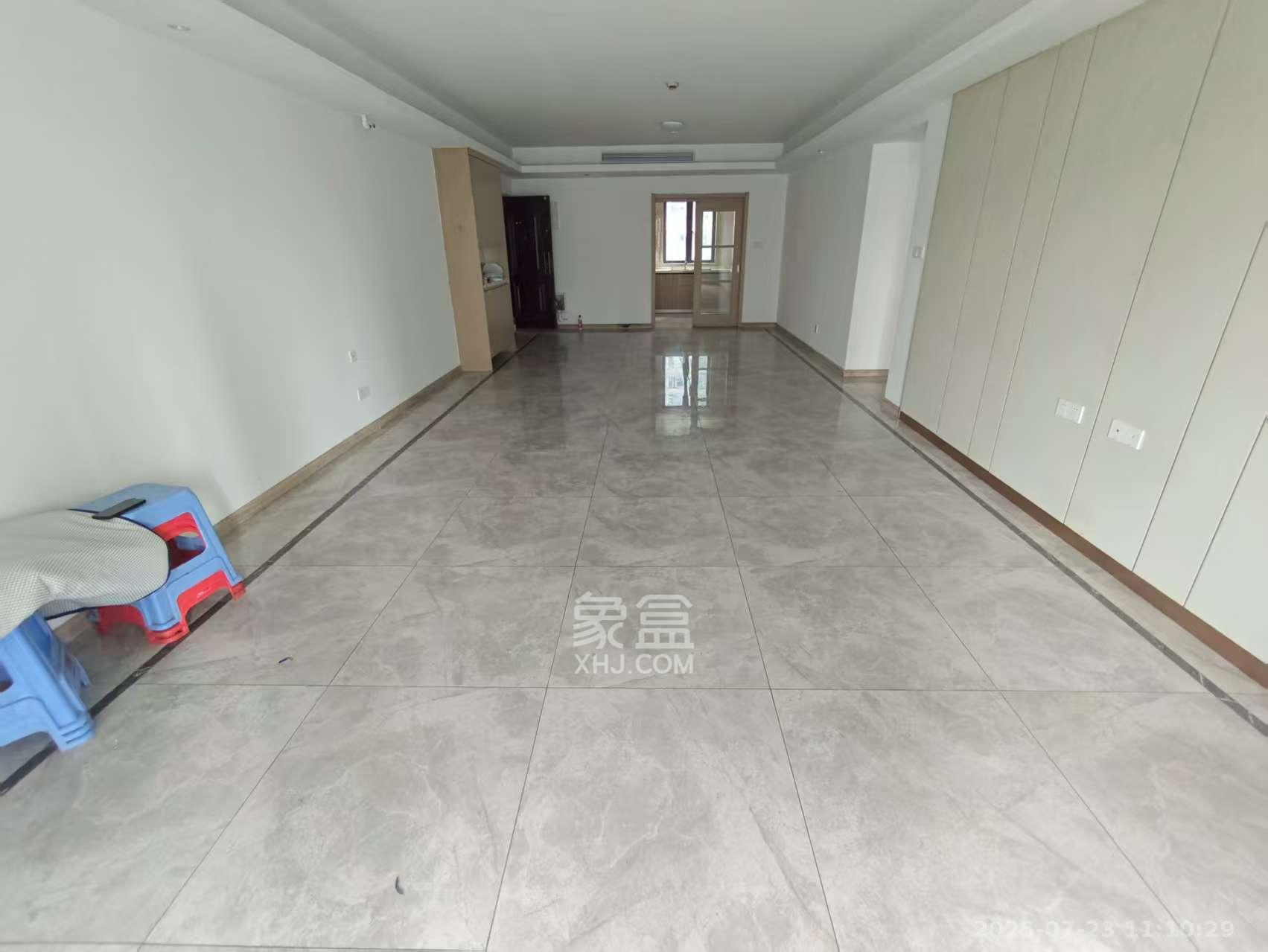 南山梅溪一方  5室2厅2卫    4500.0元/月室内图