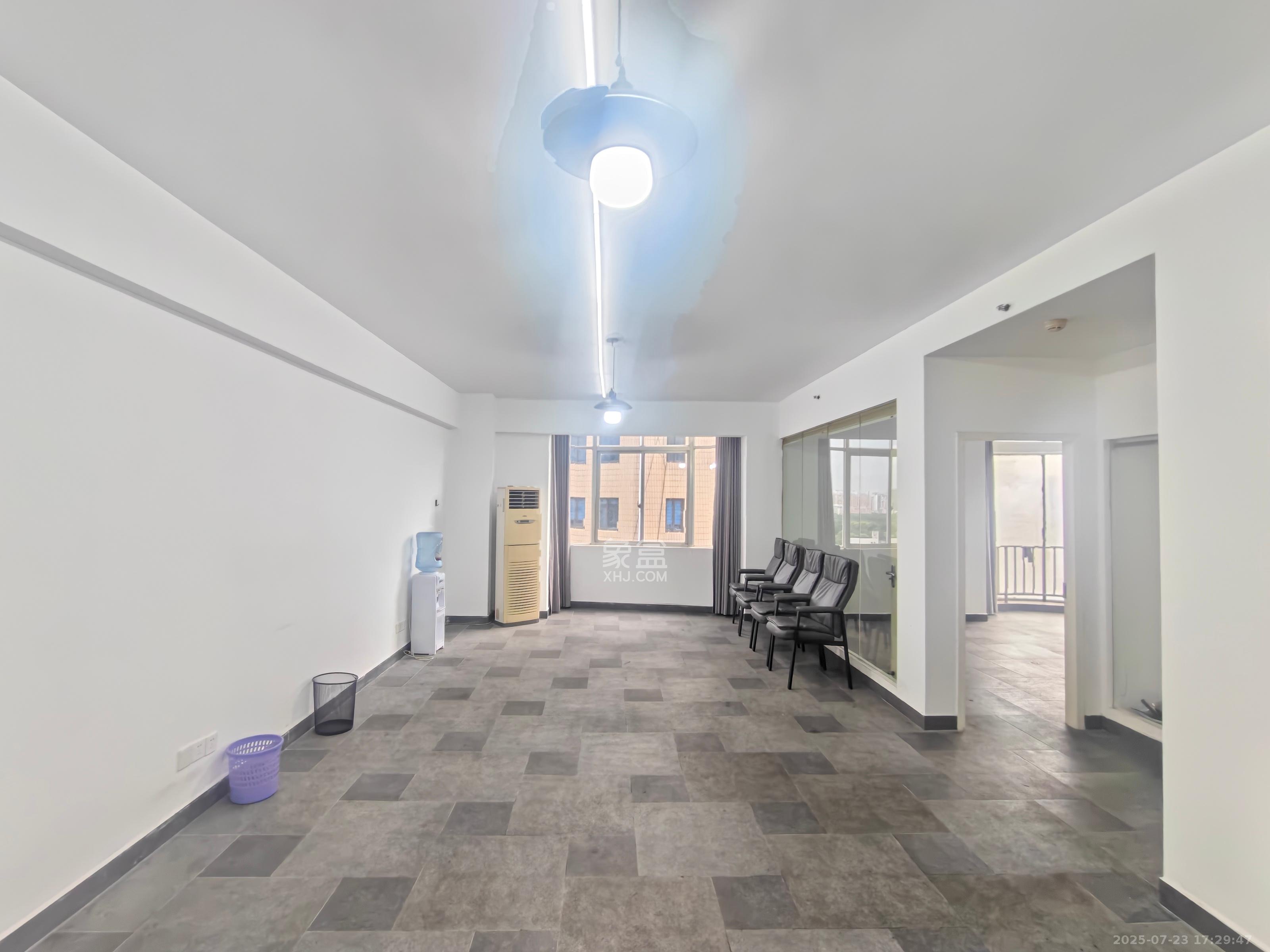 建鸿达现代城 2室1厅1卫 3300.0元/月 建鸿达现代城 2室1厅1卫 3300.0元/月室内图