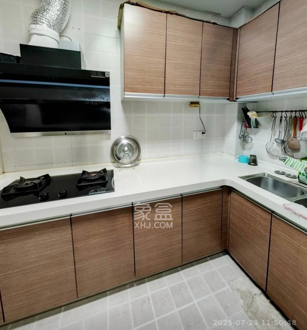 藏珑湖上国际花园 4室2厅2卫 3400.0元/月 藏珑湖上国际花园 4室2厅2卫 3400.0元/月室内图