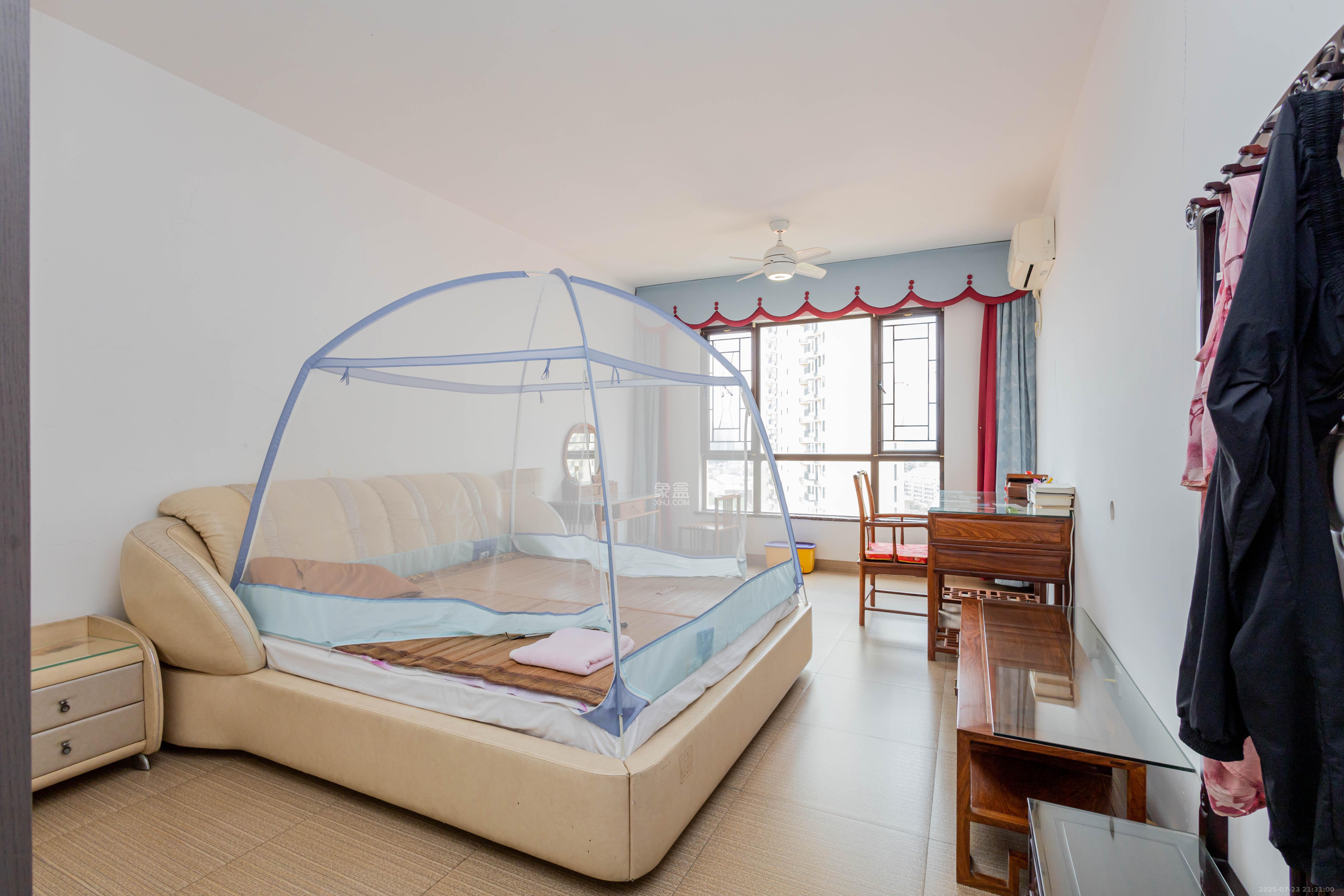 天园假日 4室2厅2卫 145.8万 天园假日 4室2厅2卫 145.8万卧室