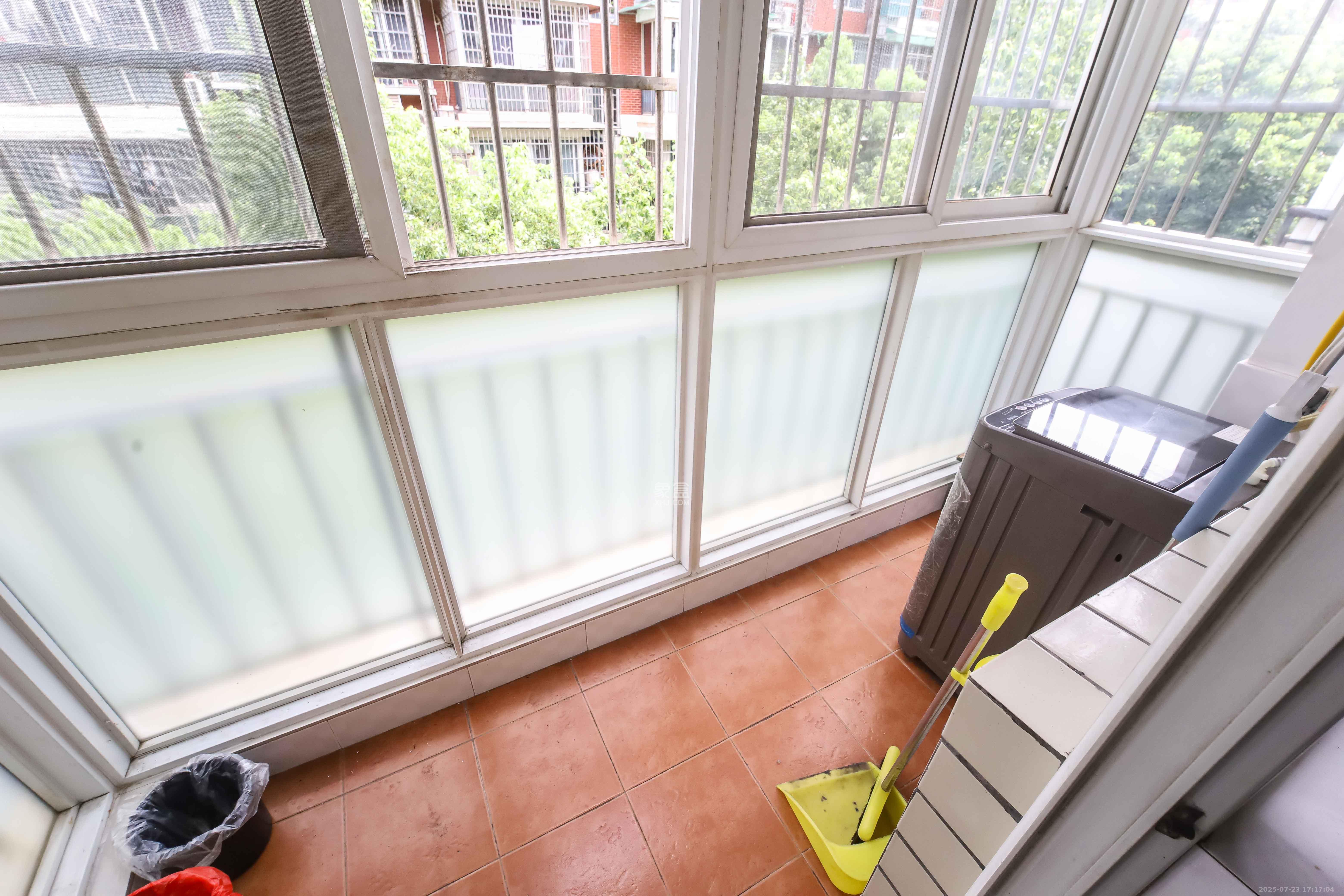 锦绣中星 3室2厅2卫 70.0万 锦绣中星 3室2厅2卫 70.0万阳台