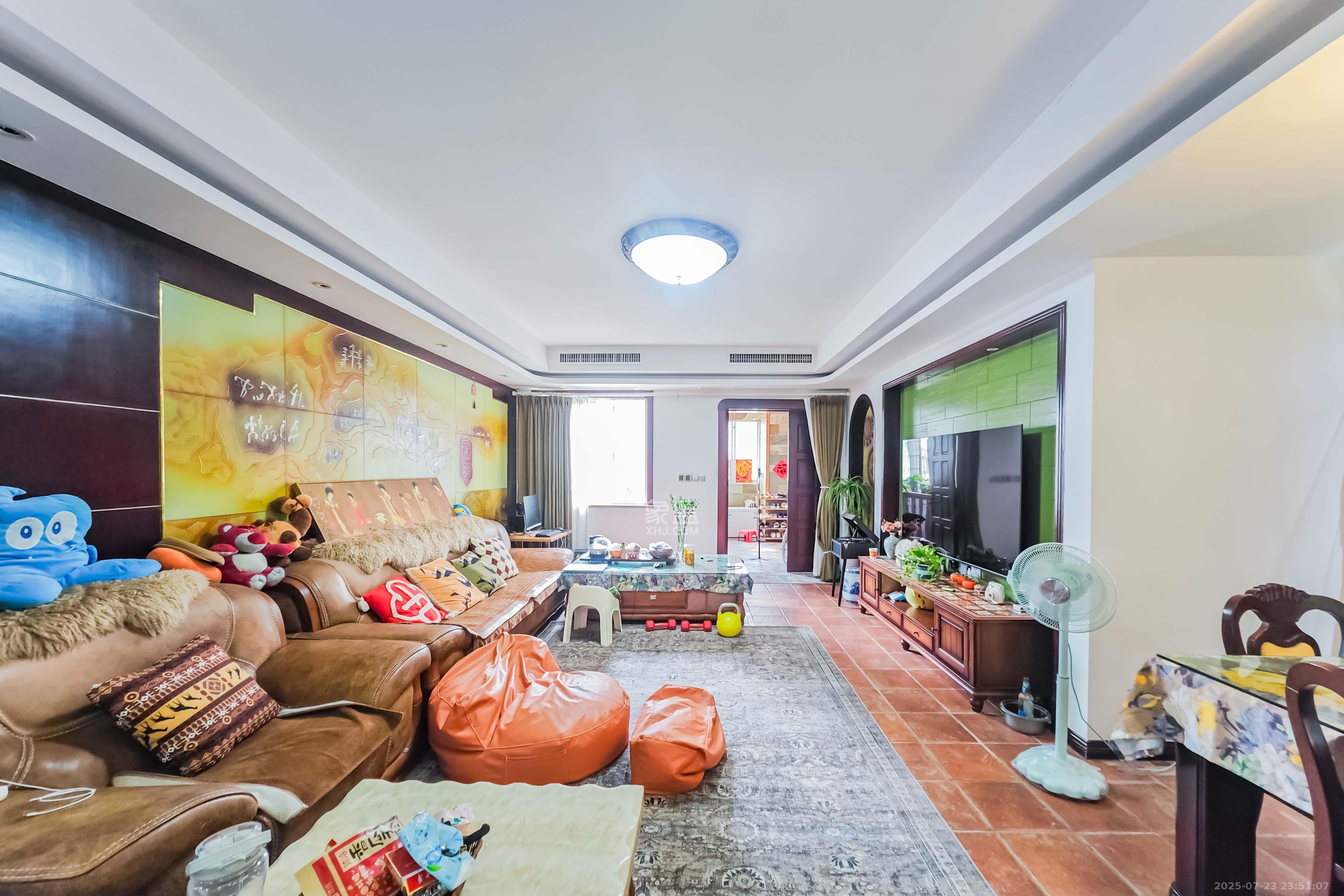 城市山水豪园(山水城市风景) 4室2厅2卫 113.0万 城市山水豪园(山水城市风景) 4室2厅2卫 113.0万客厅