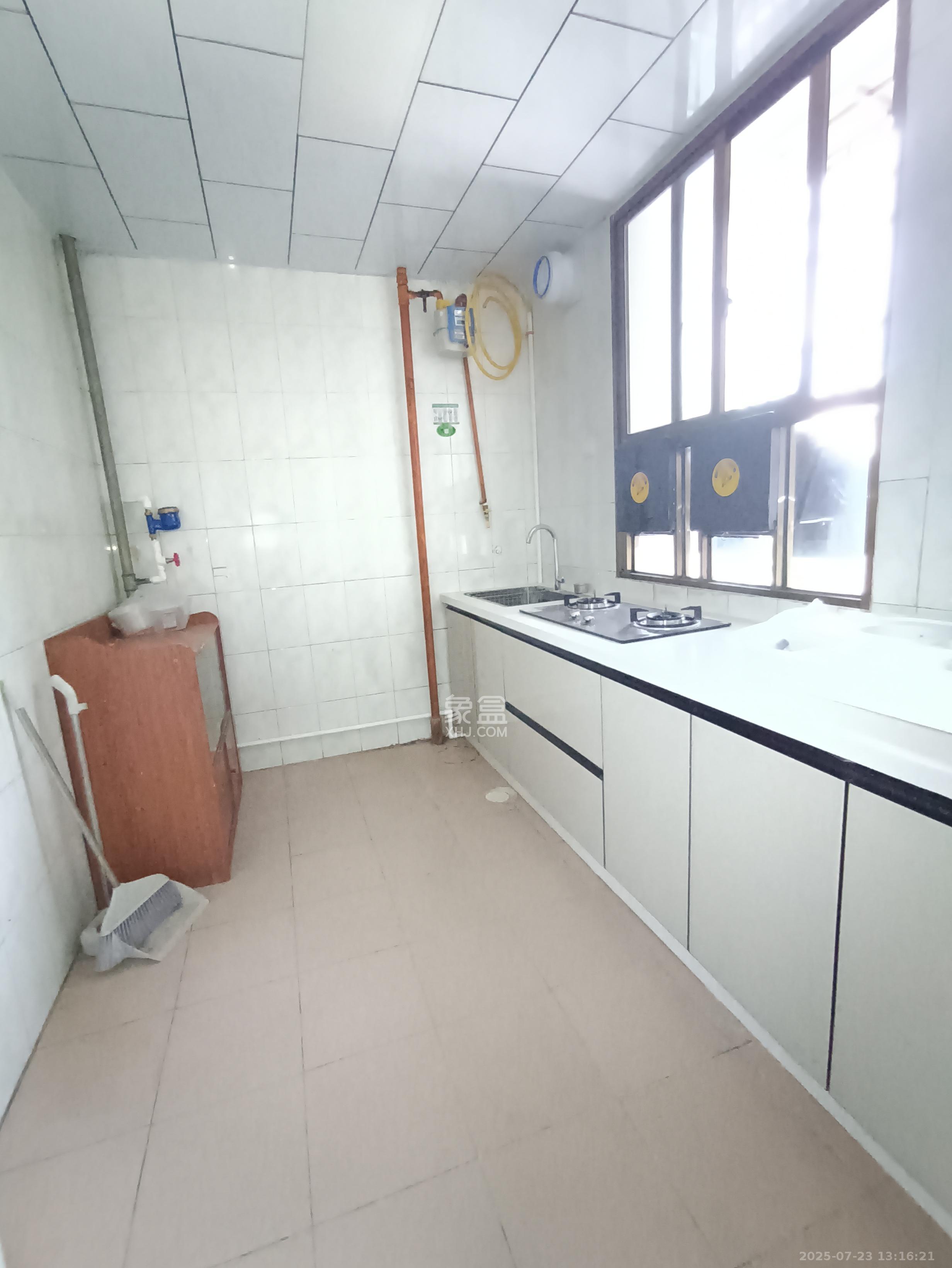 铭园小区 3室1厅1卫 2700.0元/月 铭园小区 3室1厅1卫 2700.0元/月室内图