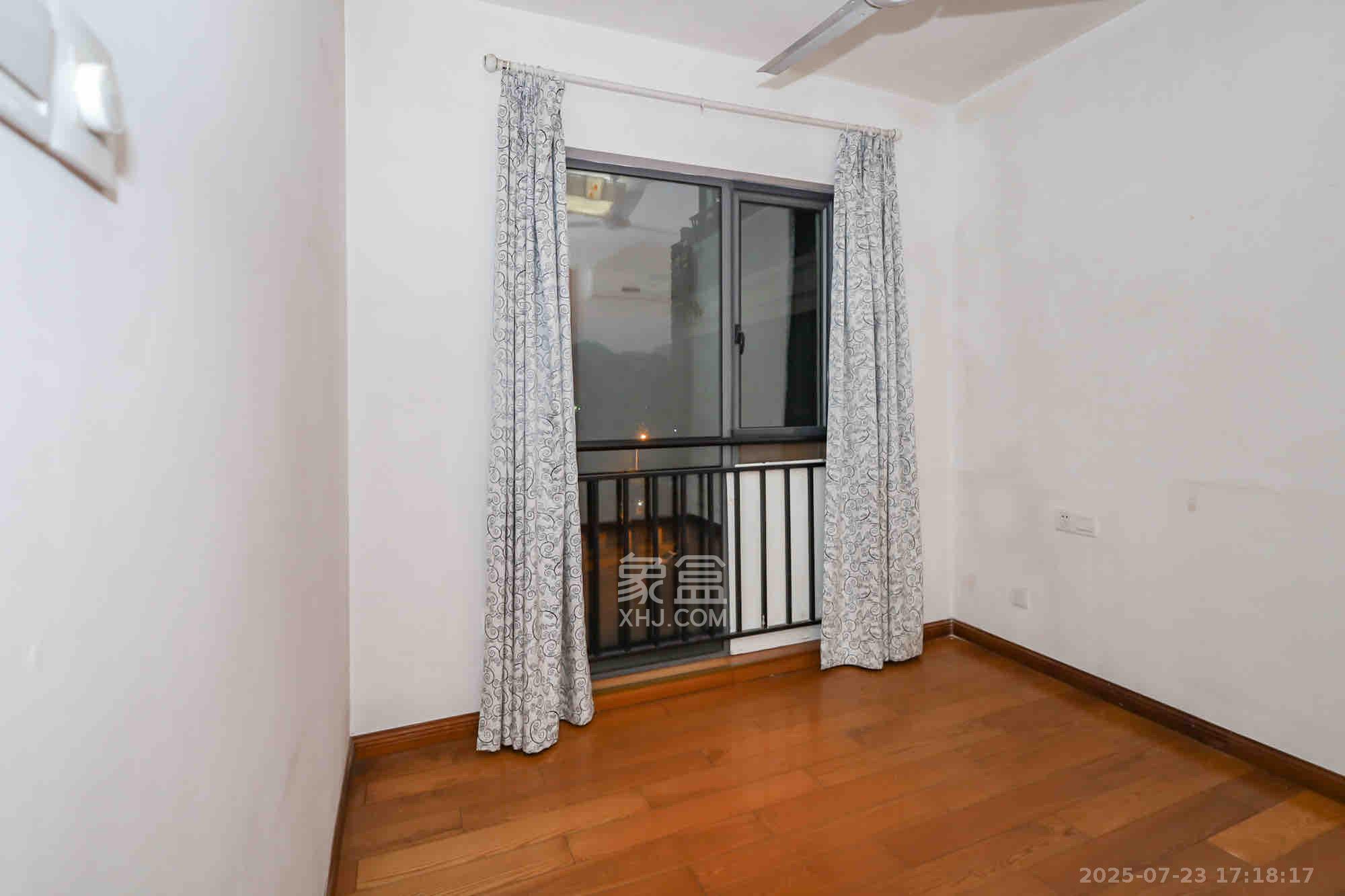 卓越蔚蓝海岸一期  2室2厅1卫    2300.0元/月室内图