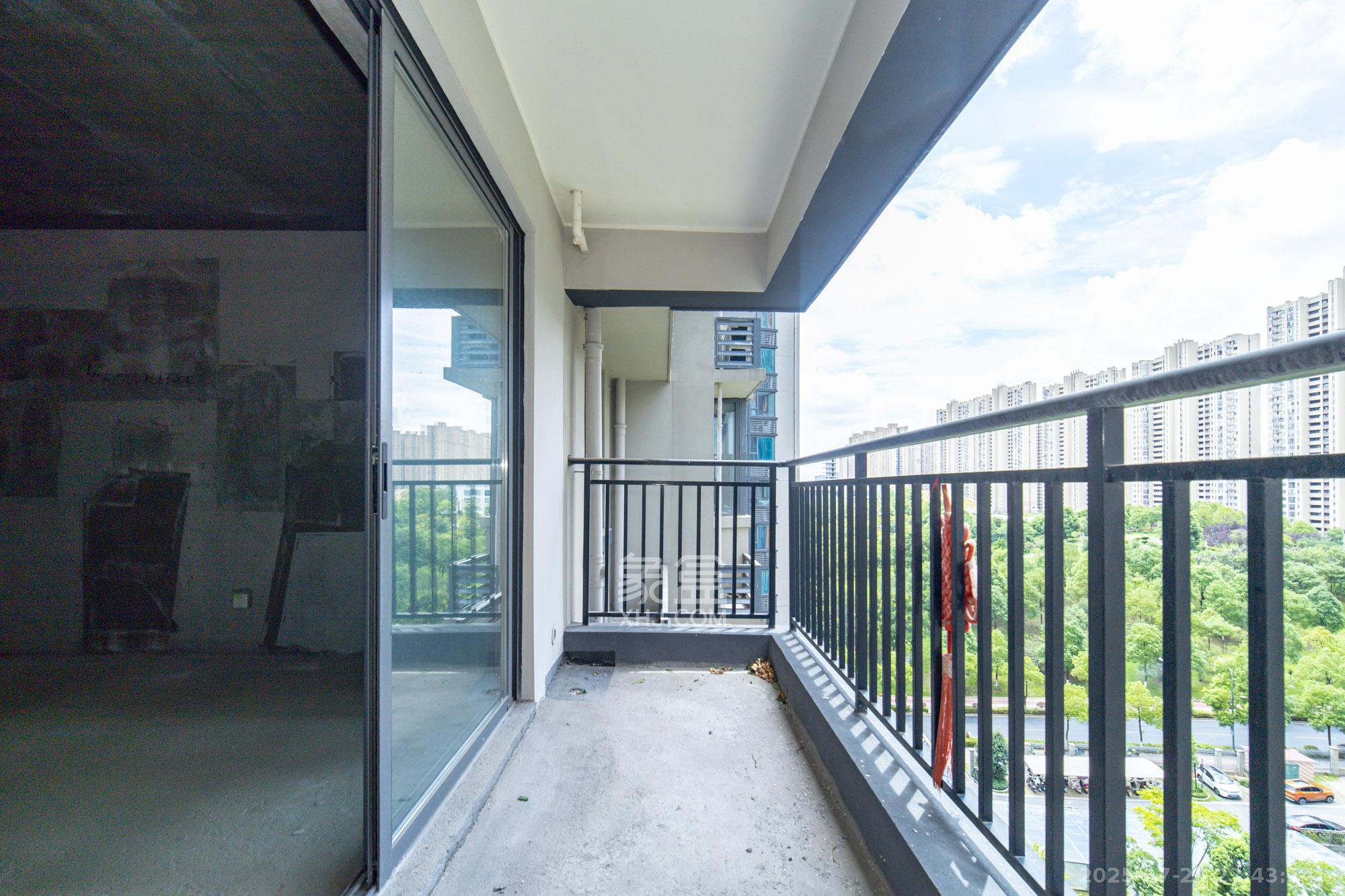 中建悦和城  4室2厅2卫   127.00万阳台