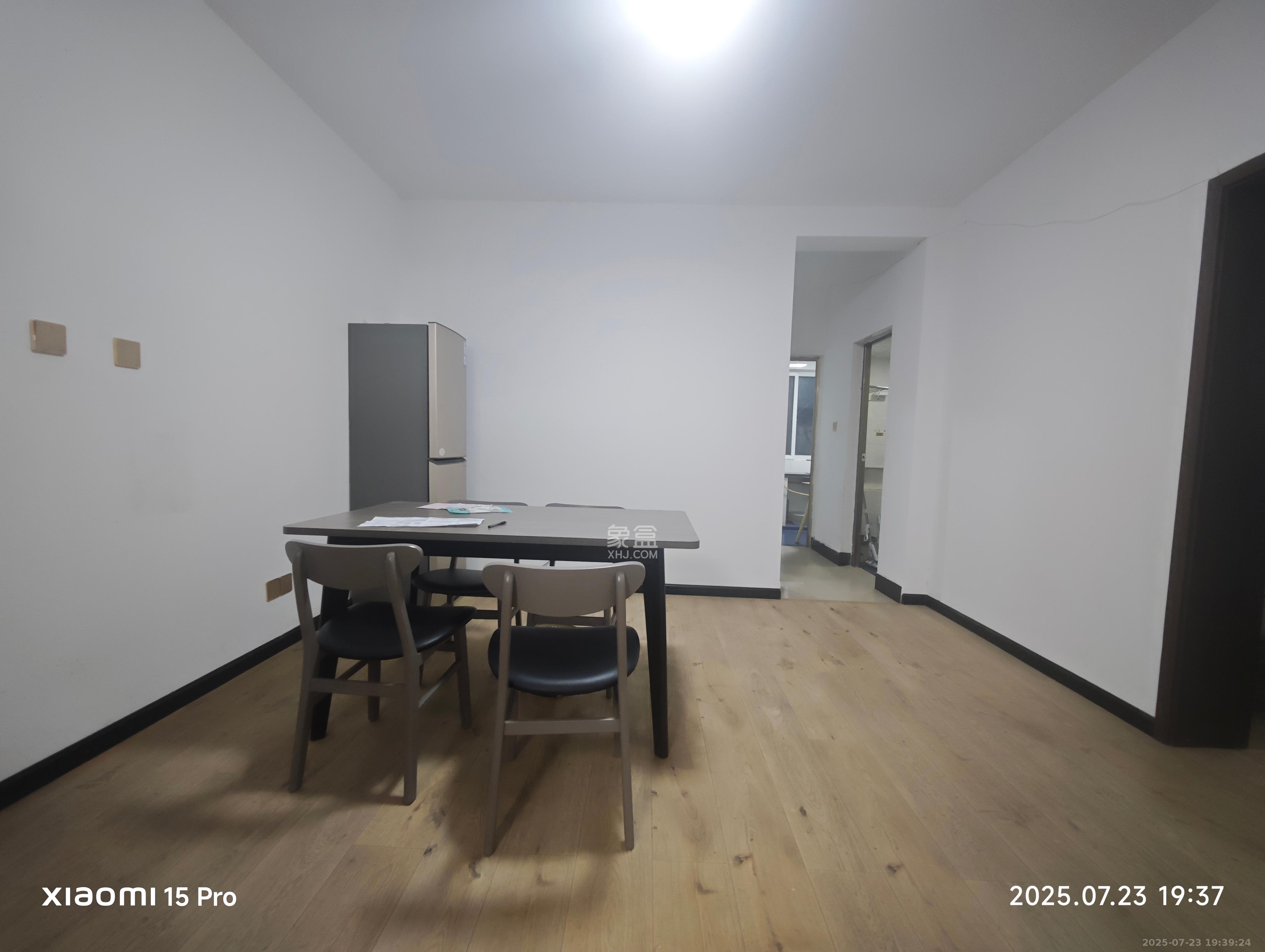 锦绣家园  3室2厅2卫    2000.0元/月室内图