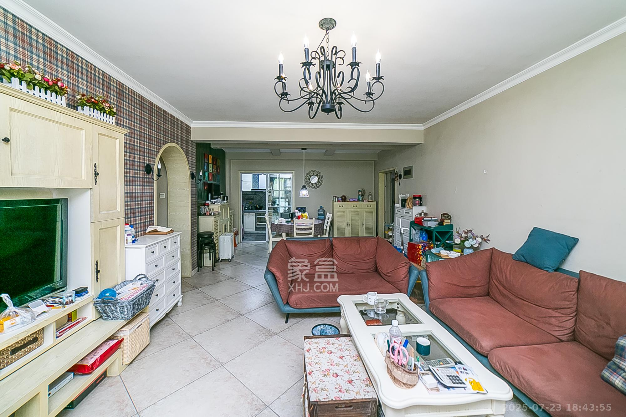 金碧文华 3室2厅1卫 88.0万 金碧文华 3室2厅1卫 88.0万客厅