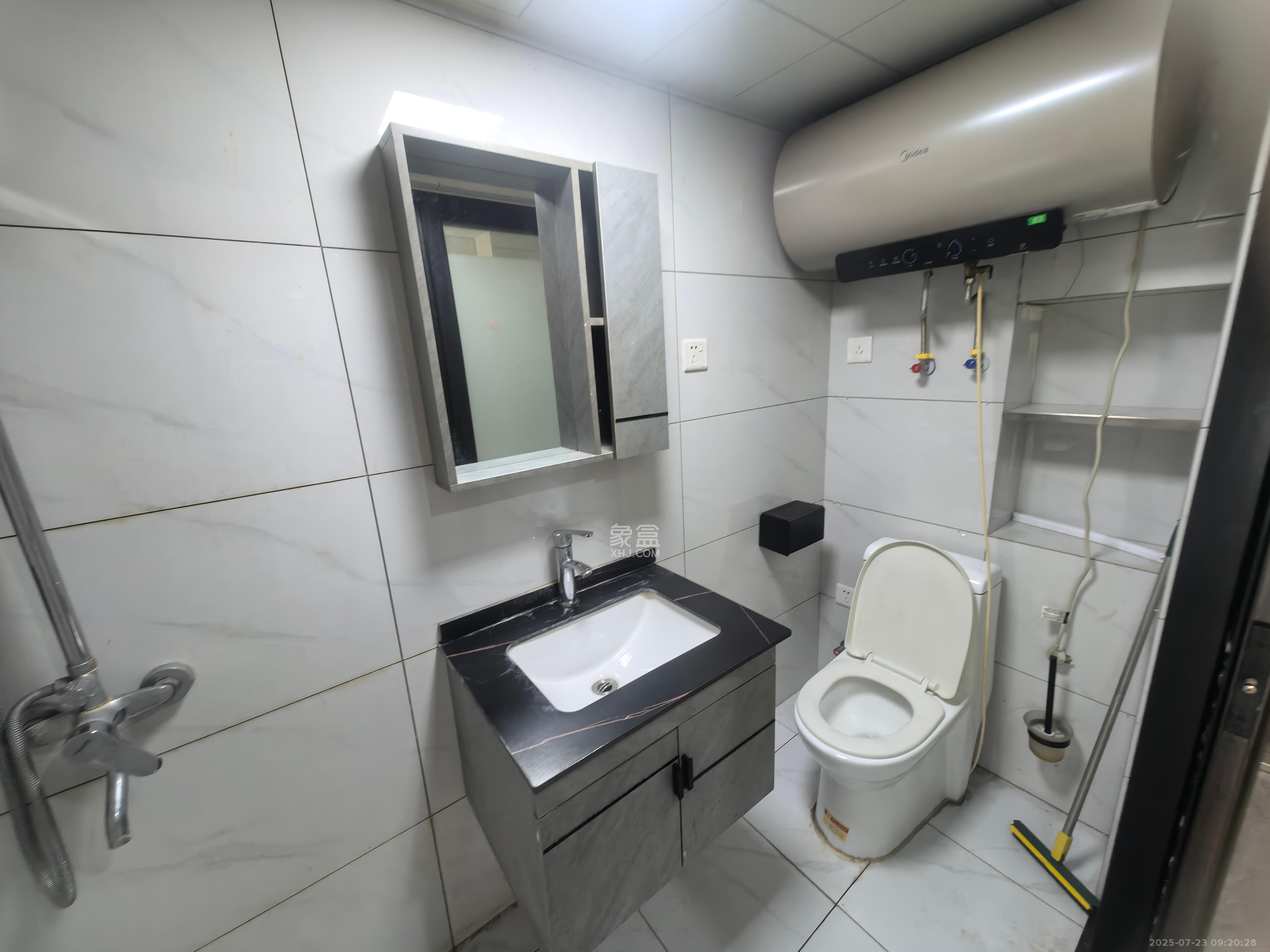 新长海D1站  1室1厅1卫    1400.0元/月 新长海D1站  1室1厅1卫    1400.0元/月室内图