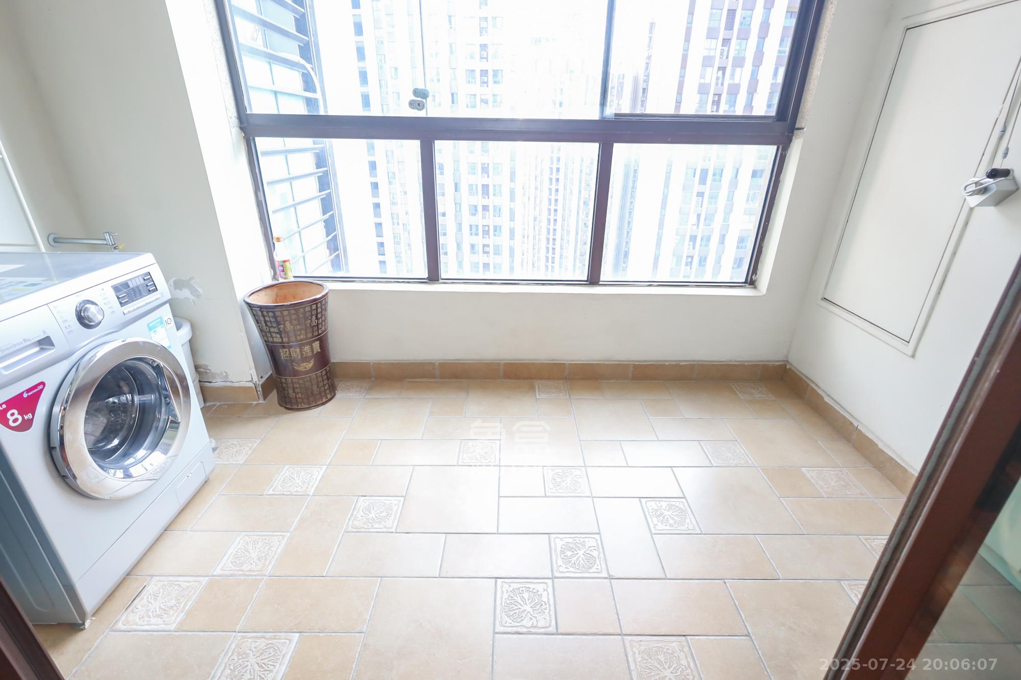 绿地中央广场 3室2厅2卫 125.0万 绿地中央广场 3室2厅2卫 125.0万阳台