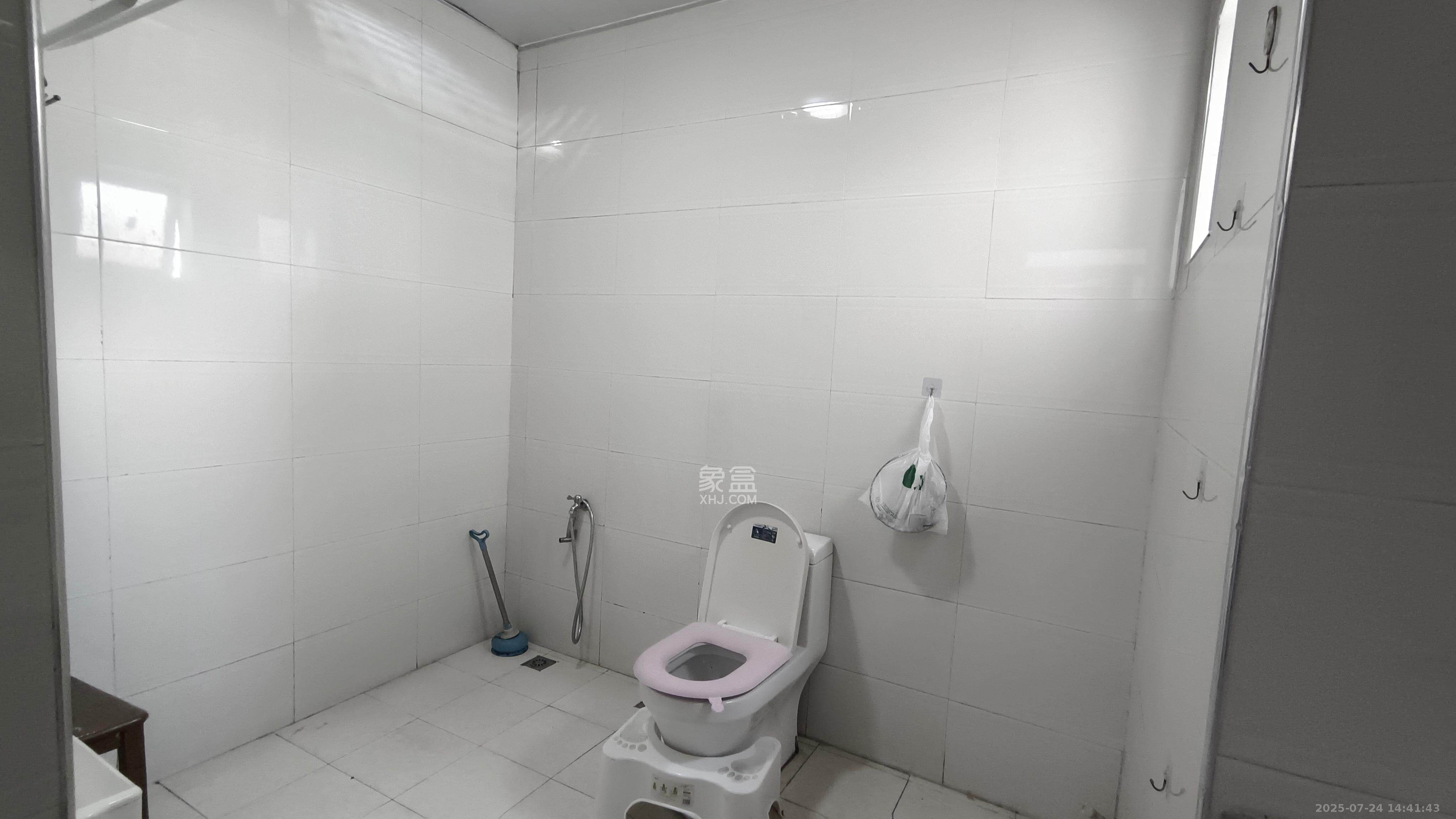 湘江世纪城贯江苑 3室2厅2卫 2300.0元/月 湘江世纪城贯江苑 3室2厅2卫 2300.0元/月室内图