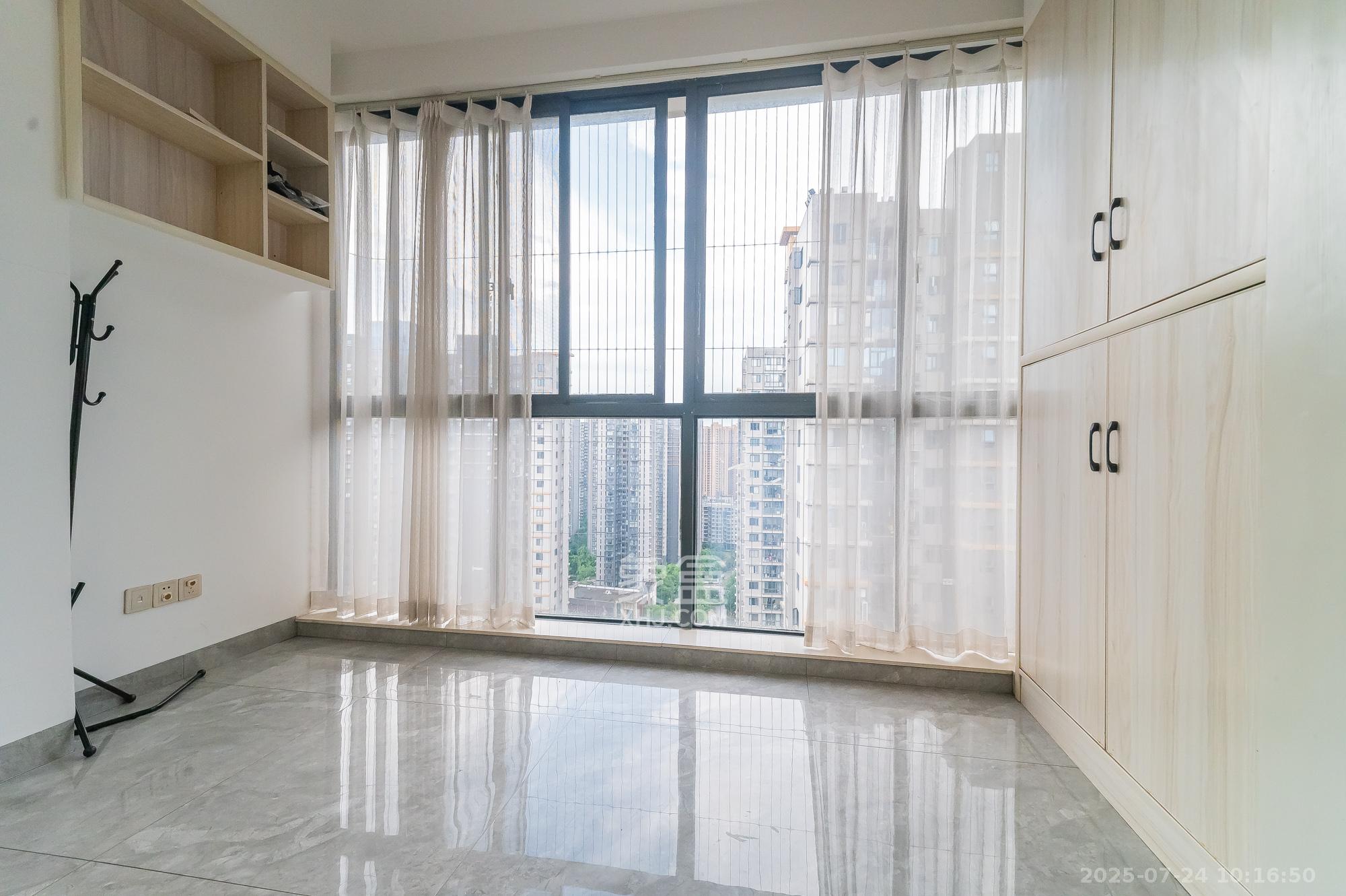 恒基凯旋门三期  3室2厅2卫    2700.0元/月 恒基凯旋门三期  3室2厅2卫    2700.0元/月室内图