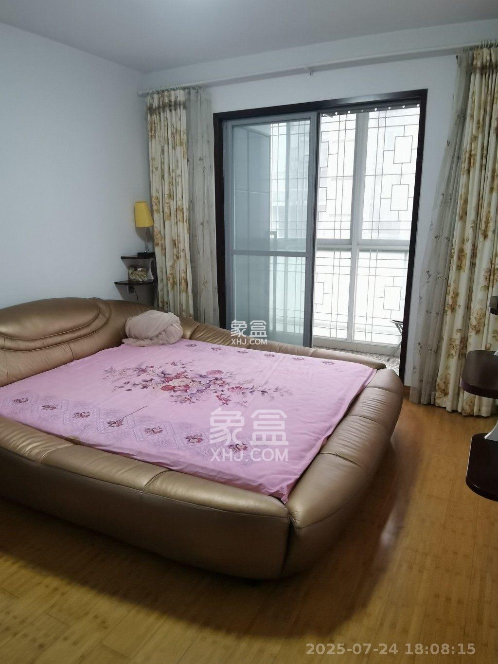 阳光100二期  3室2厅2卫   3200.00元/月室内图