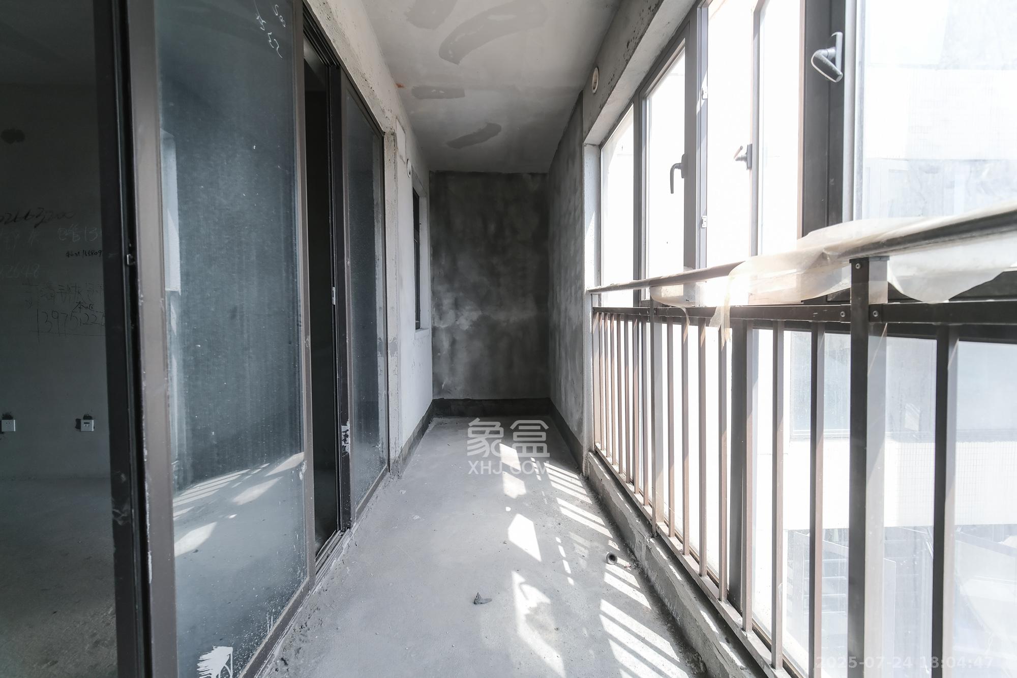 星雅美辰 3室2厅2卫 93.0万 星雅美辰 3室2厅2卫 93.0万阳台