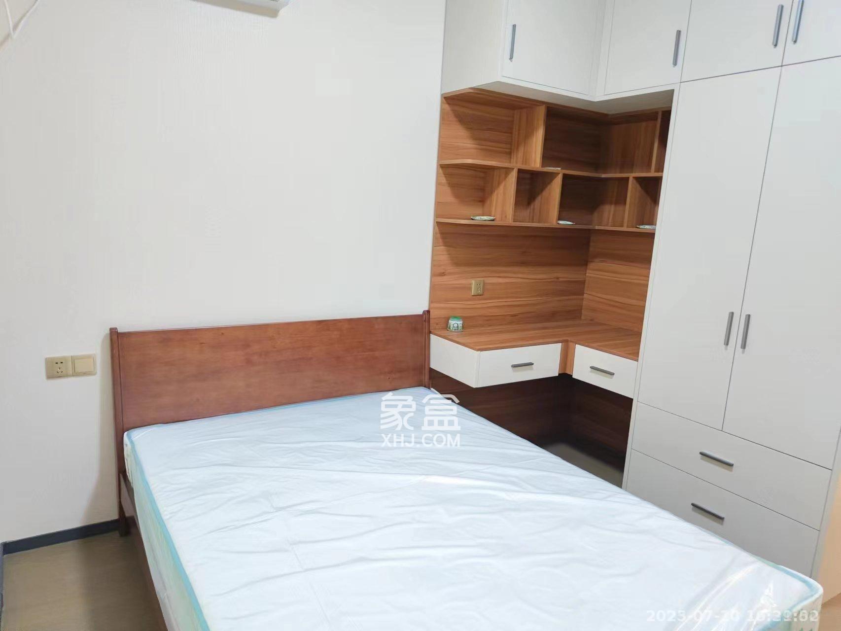 中海阅麓山二期  3室2厅2卫    3500.0元/月室内图