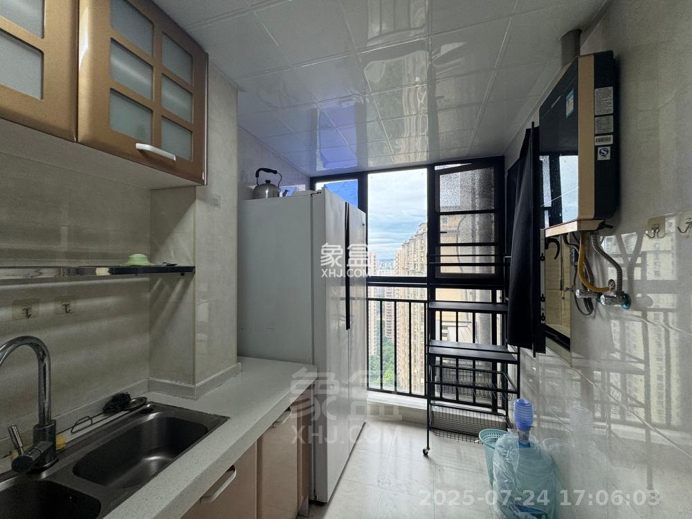 中建御山和苑  3室2厅2卫    1900.0元/月 中建御山和苑  3室2厅2卫    1900.0元/月室内图