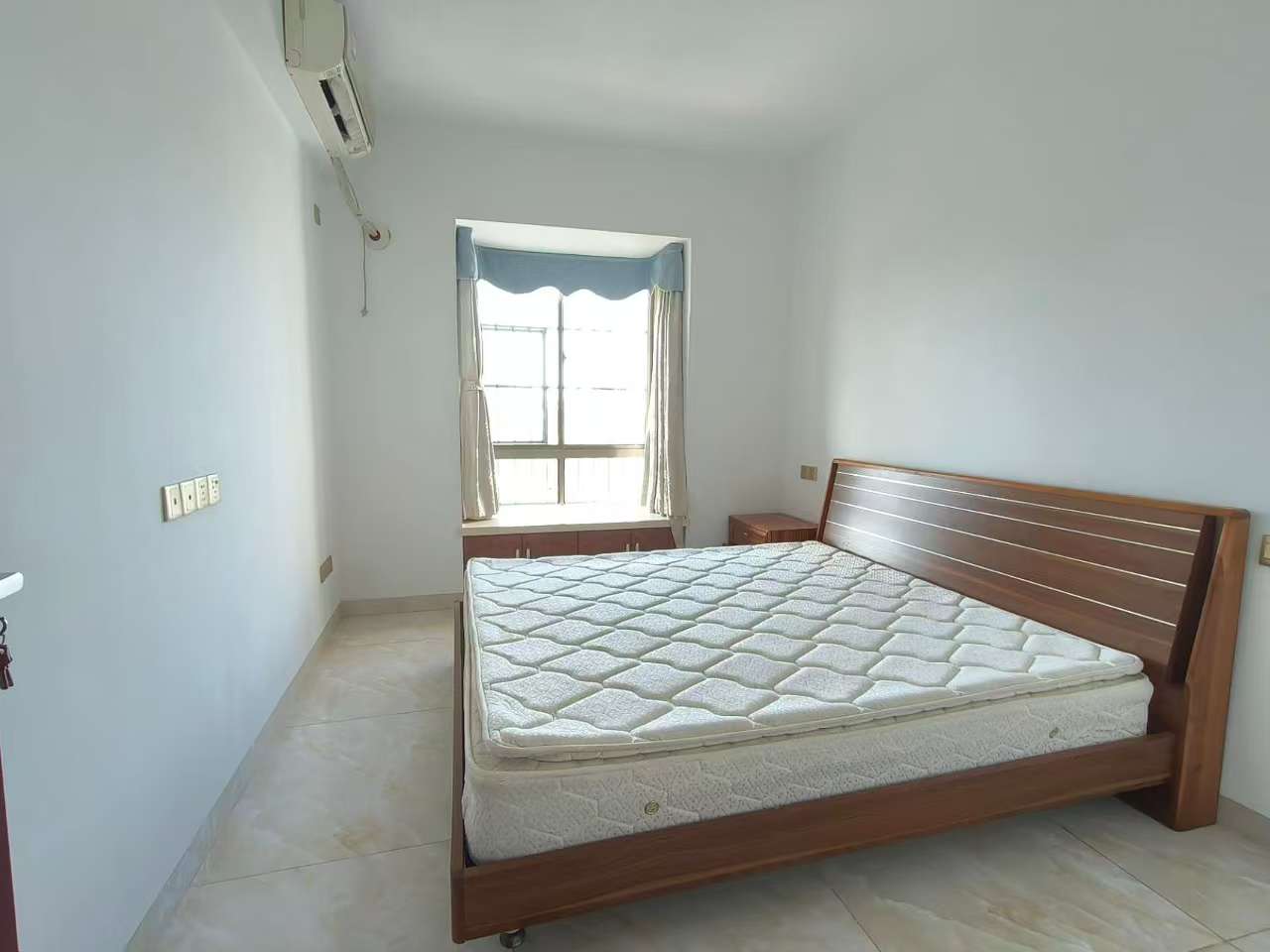 凤凰明珠  3室2厅2卫    155.0万 凤凰明珠  3室2厅2卫    155.0万室内图