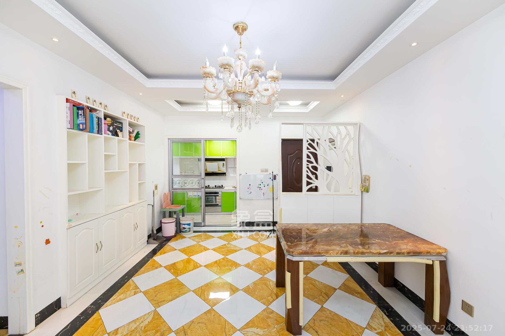 珠江东方明珠(新地东方明珠)三期 3室2厅1卫 66.0万 珠江东方明珠(新地东方明珠)三期 3室2厅1卫 66.0万客厅