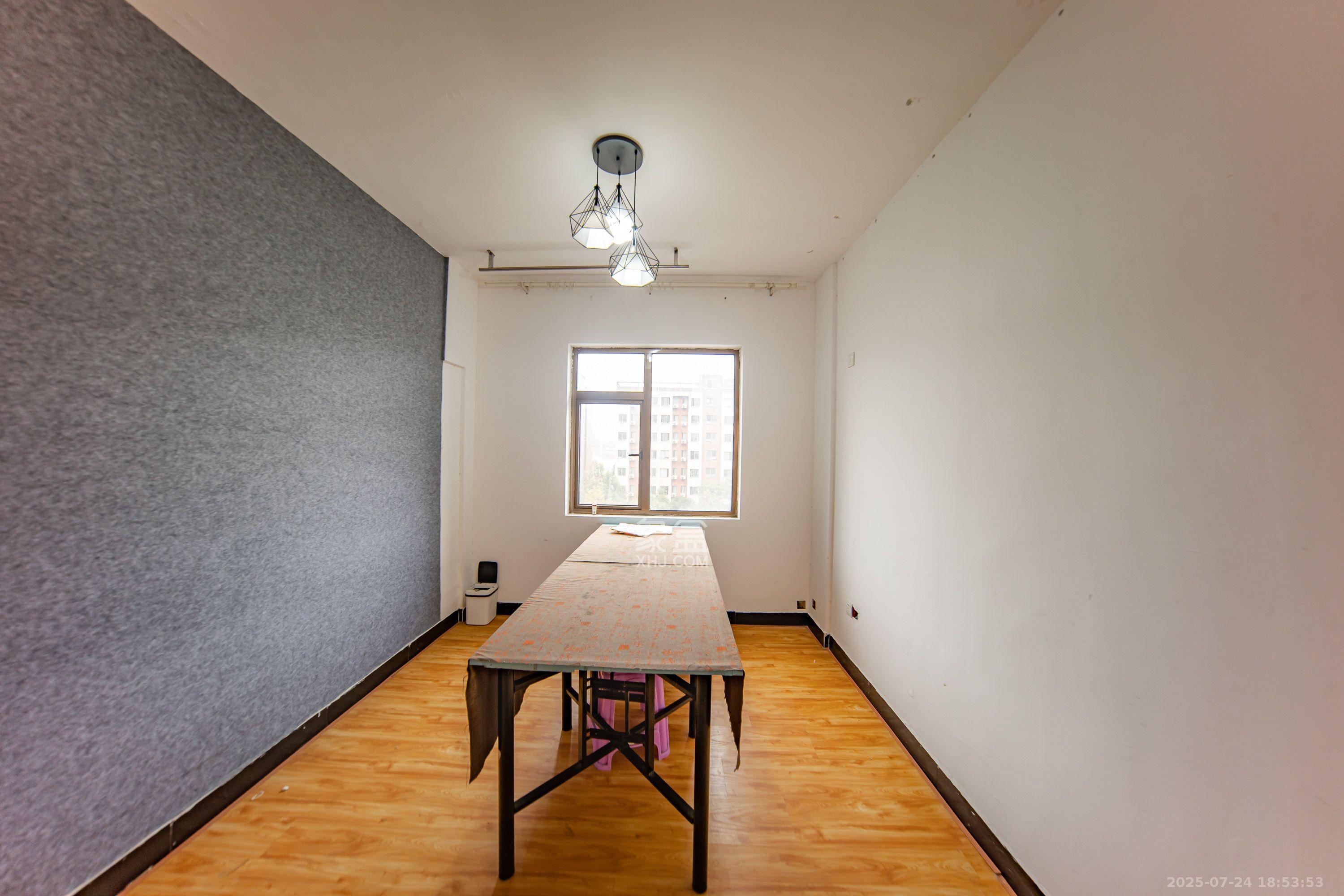 江山帝景哈佛  4室2厅2卫    2300.0元/月 江山帝景哈佛  4室2厅2卫    2300.0元/月室内图