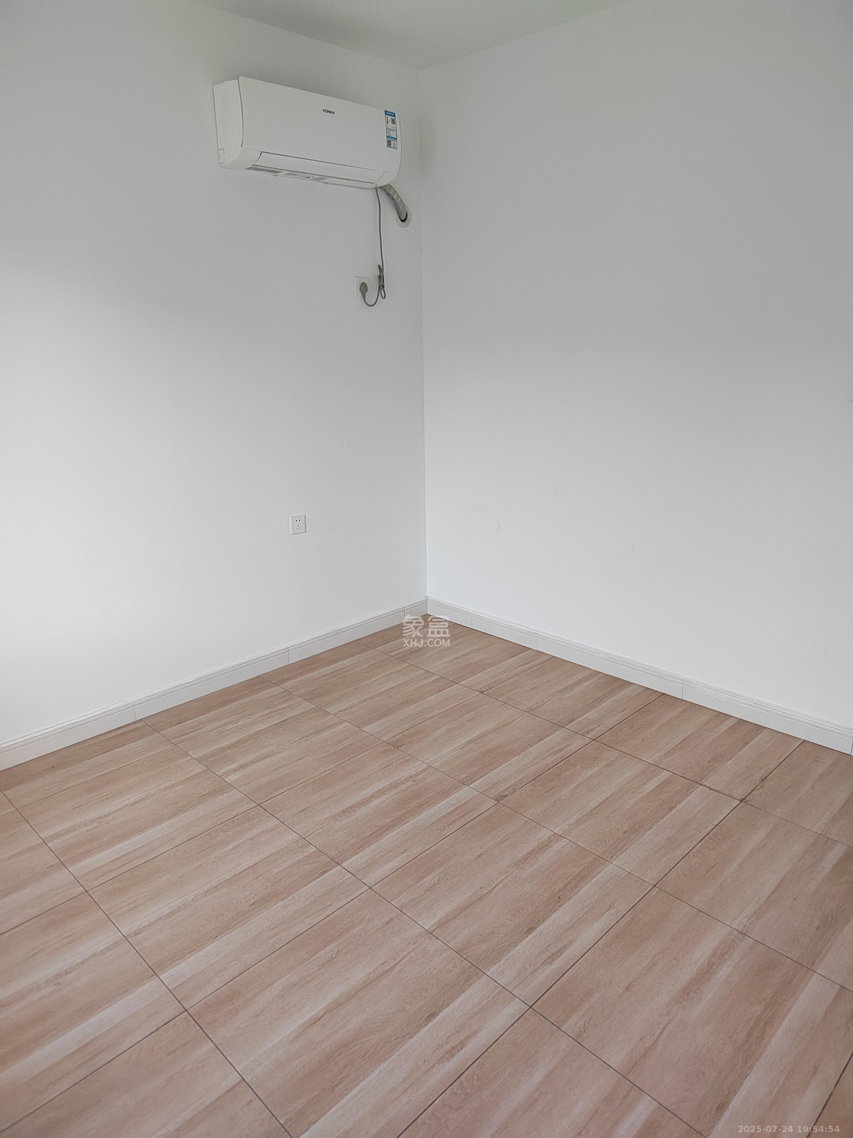 枫雅名苑 3室2厅2卫 2400.0元/月 枫雅名苑 3室2厅2卫 2400.0元/月室内图