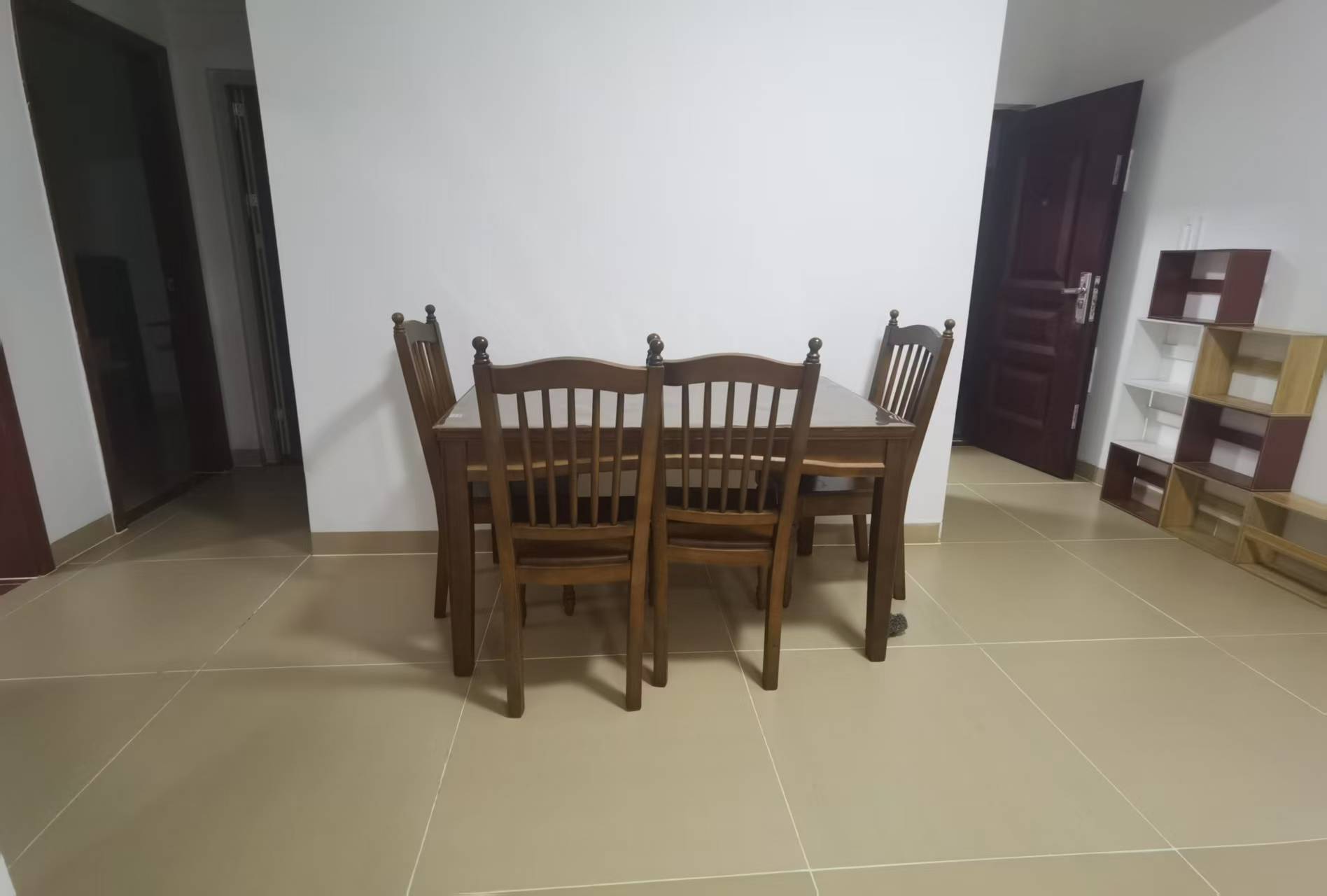 天德园  3室2厅1卫    2800.0元/月 天德园  3室2厅1卫    2800.0元/月室内图