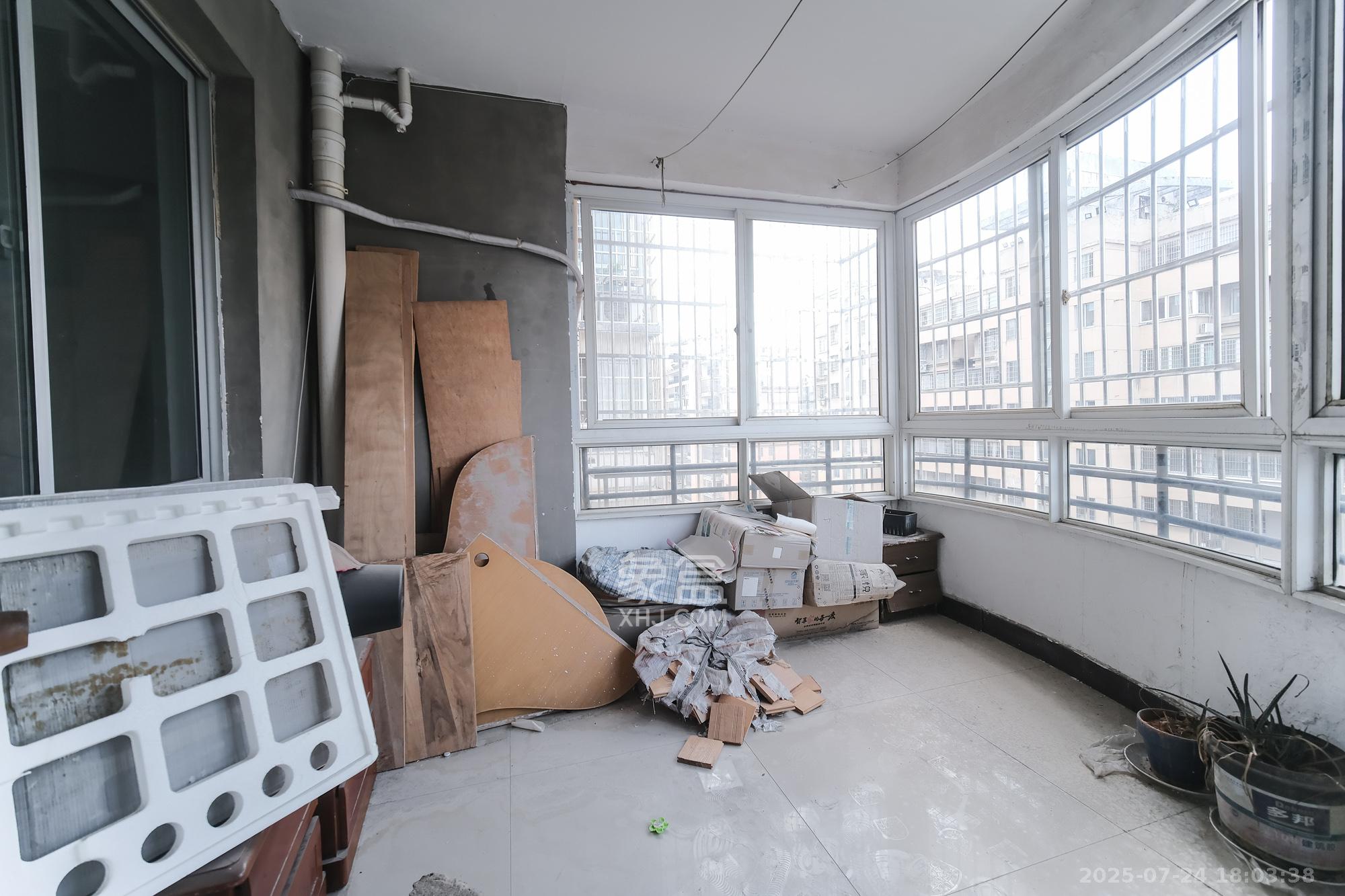 红树湾 3室2厅2卫 70.0万 红树湾 3室2厅2卫 70.0万阳台