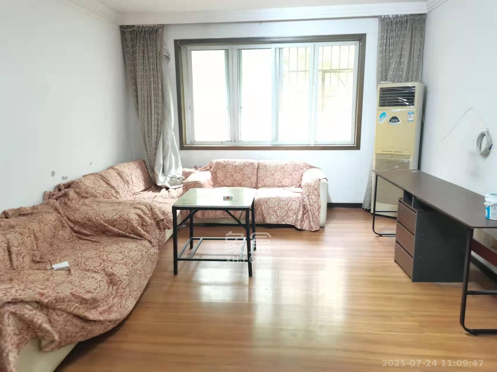新桥小区  3室2厅1卫   1800.00元/月室内图