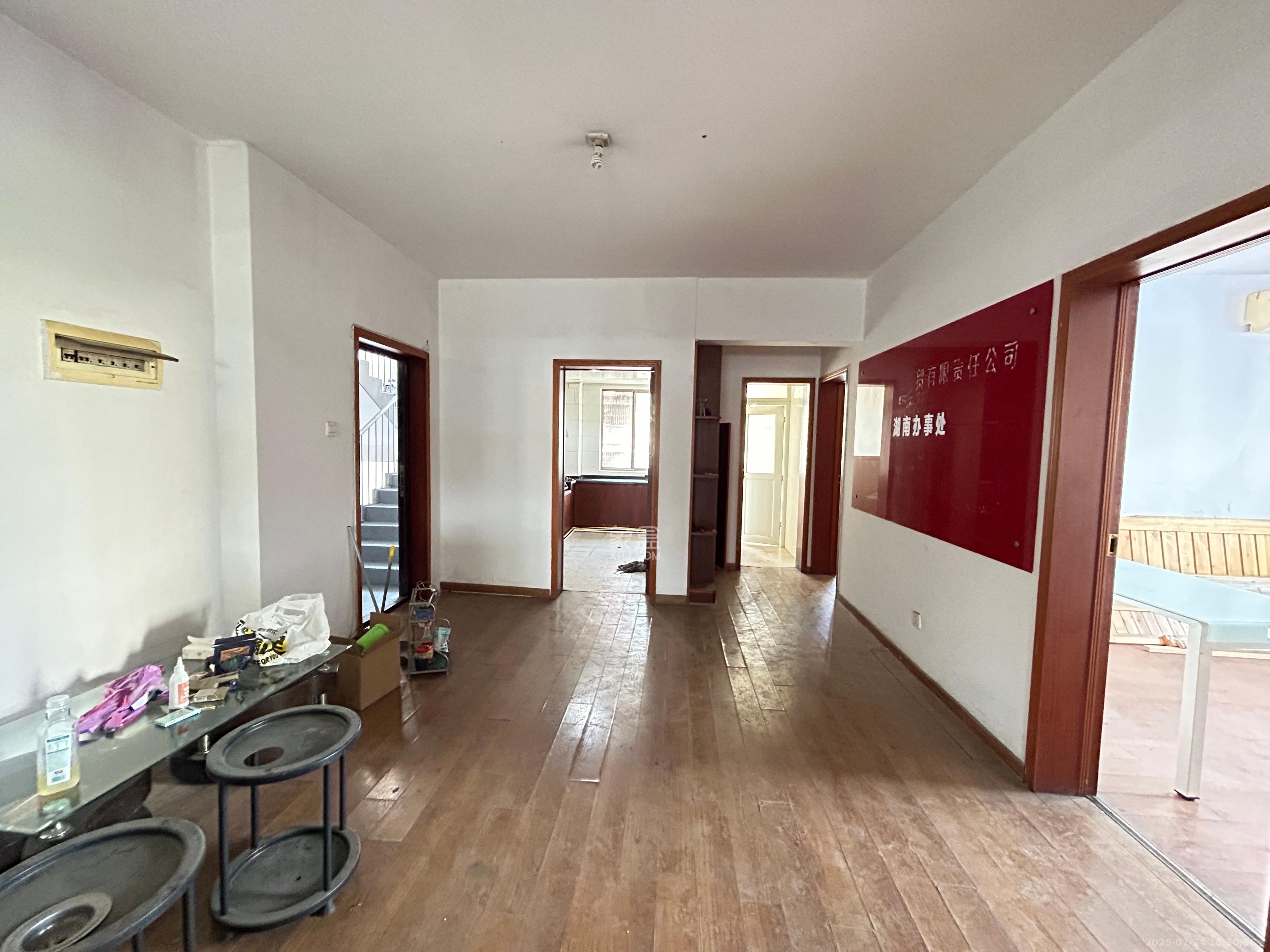 旺佳园 3室2厅2卫 2200.0元/月 旺佳园 3室2厅2卫 2200.0元/月室内图