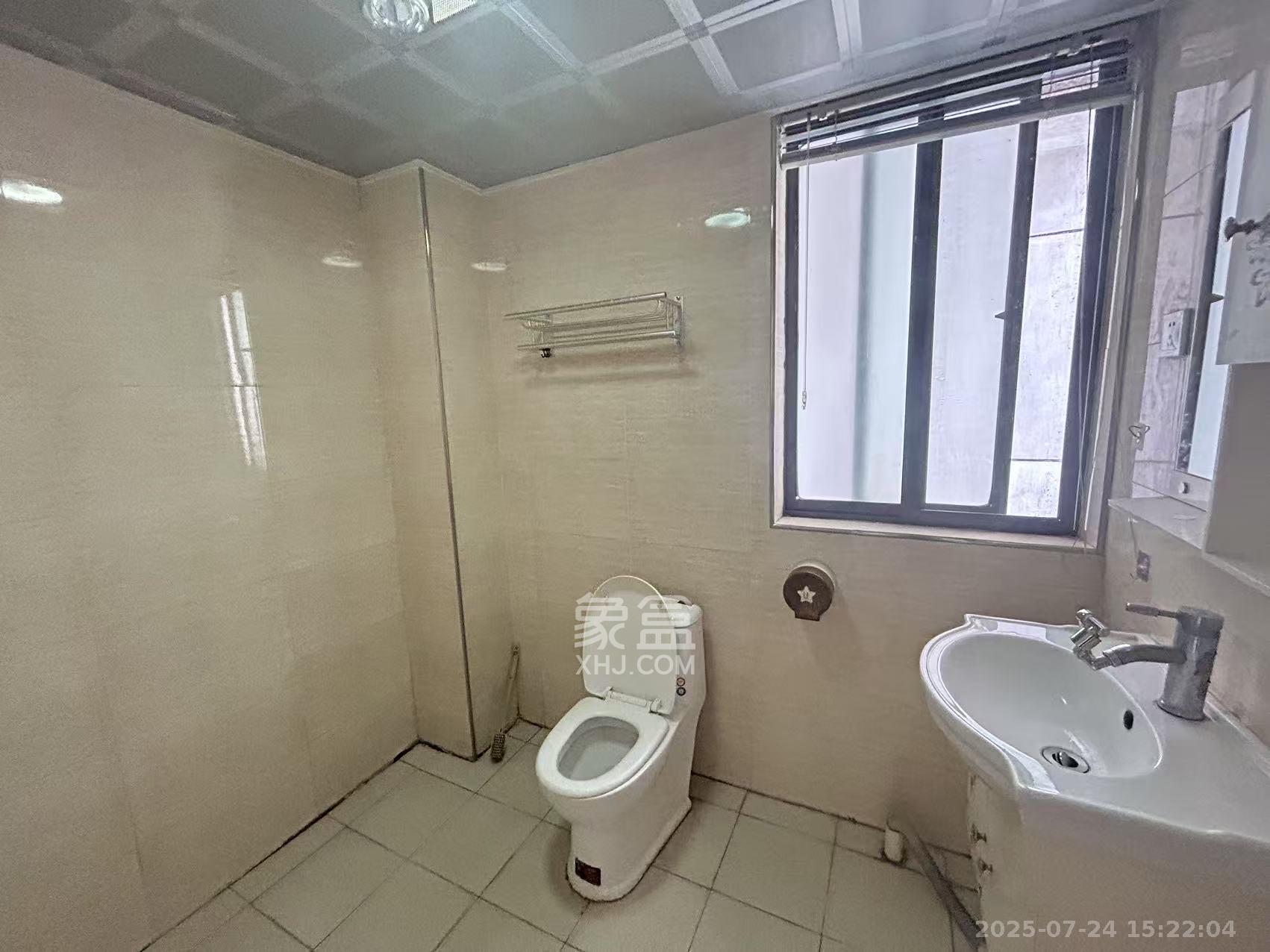 阳光100一期、四五期  4室2厅1卫    2800.0元/月 阳光100一期、四五期  4室2厅1卫    2800.0元/月室内图