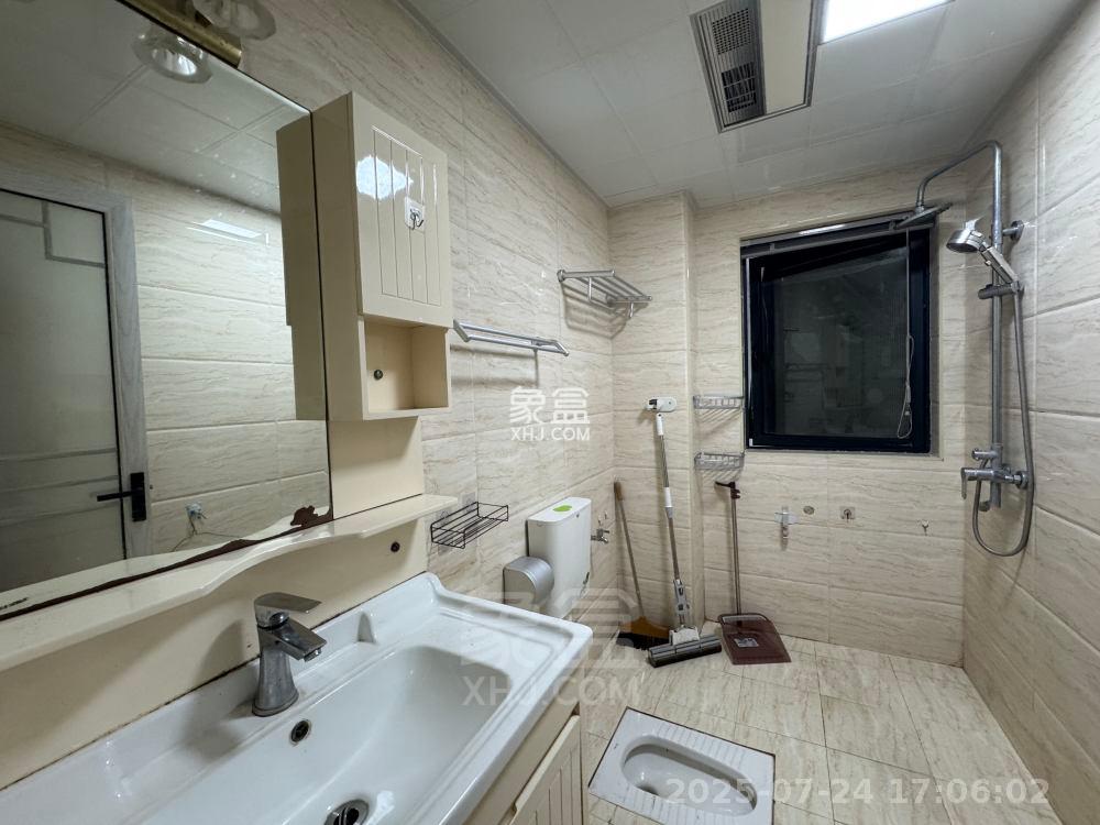 中建御山和苑  3室2厅2卫    1900.0元/月 中建御山和苑  3室2厅2卫    1900.0元/月室内图