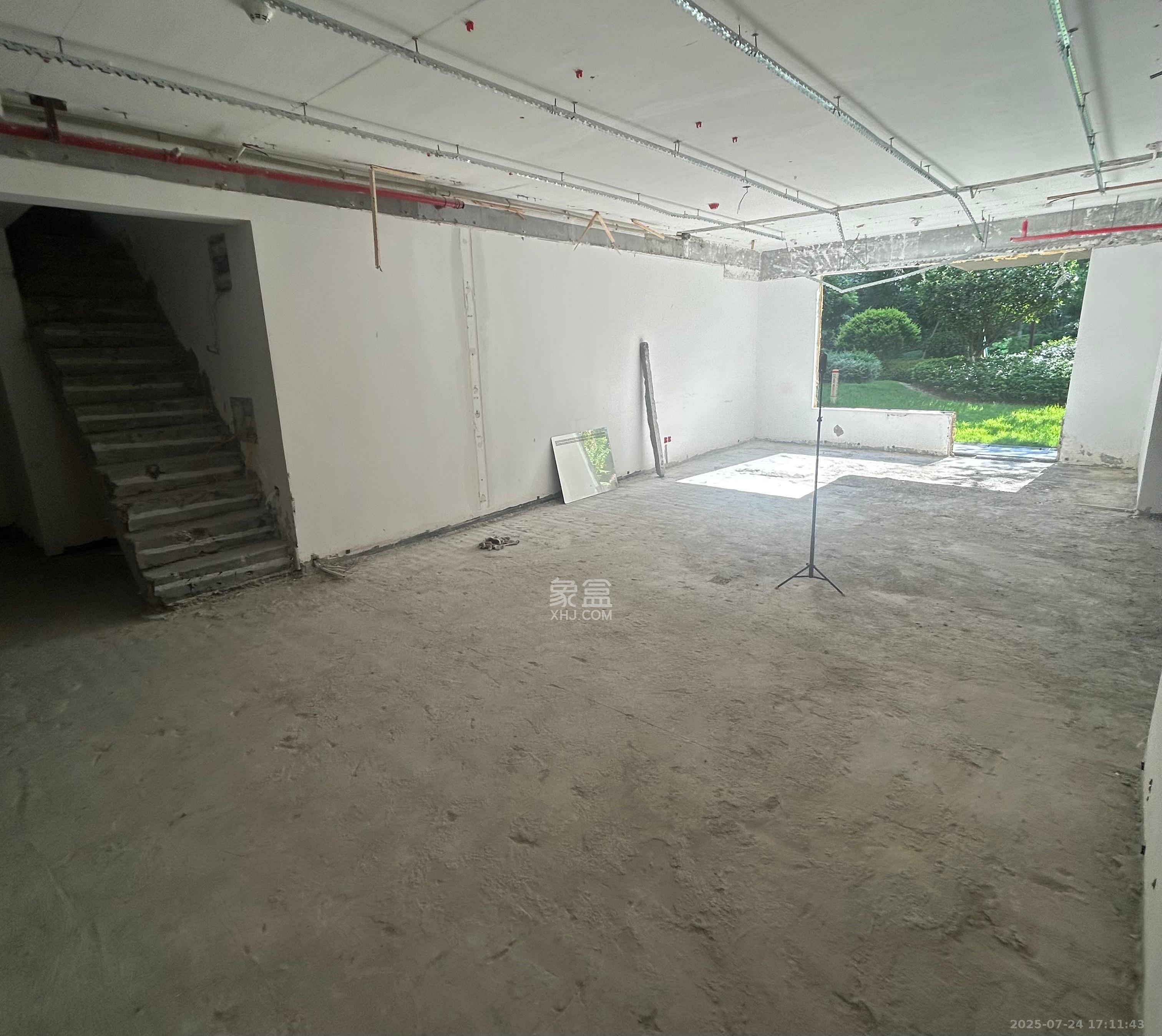 建发央著  4室2厅2卫   3000.00元/月室内图