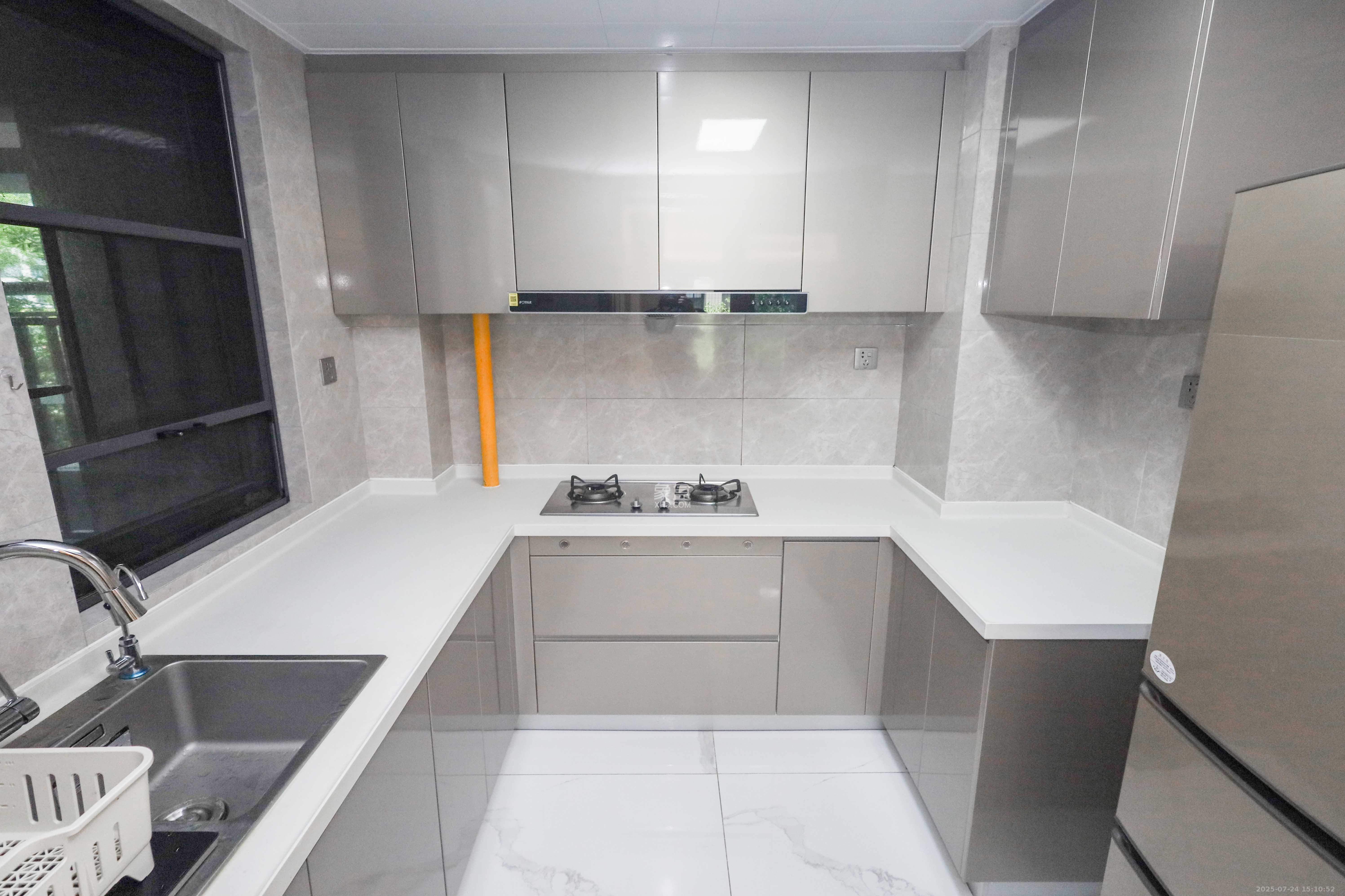 中海麓山境北区 3室2厅2卫 99.6万 中海麓山境北区 3室2厅2卫 99.6万厨房