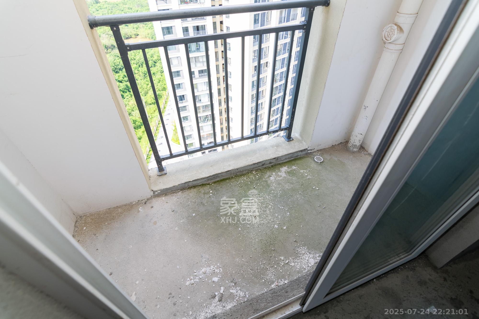 望达智造小镇望云湖  4室2厅2卫    66.0万阳台