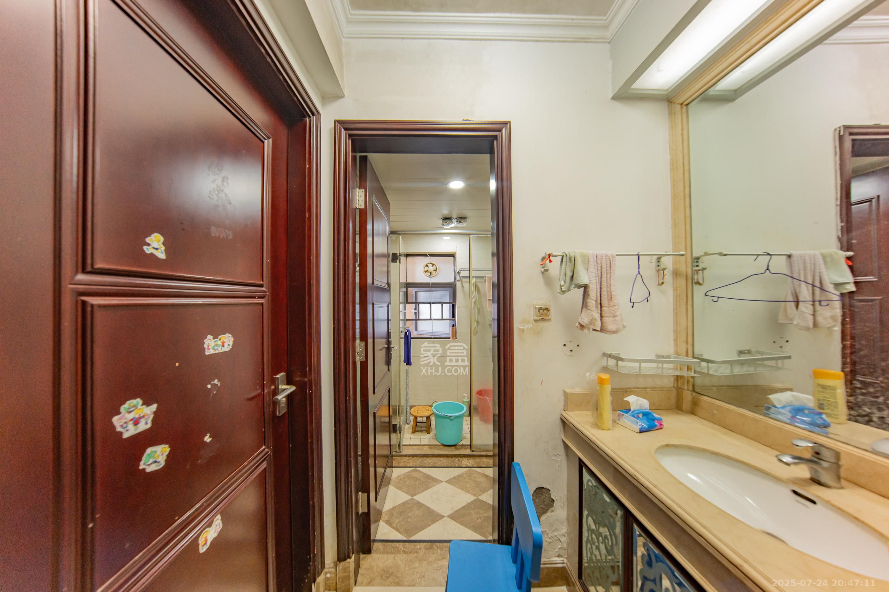 中海国际一期 3室2厅1卫 1800.0元/月 中海国际一期 3室2厅1卫 1800.0元/月室内图