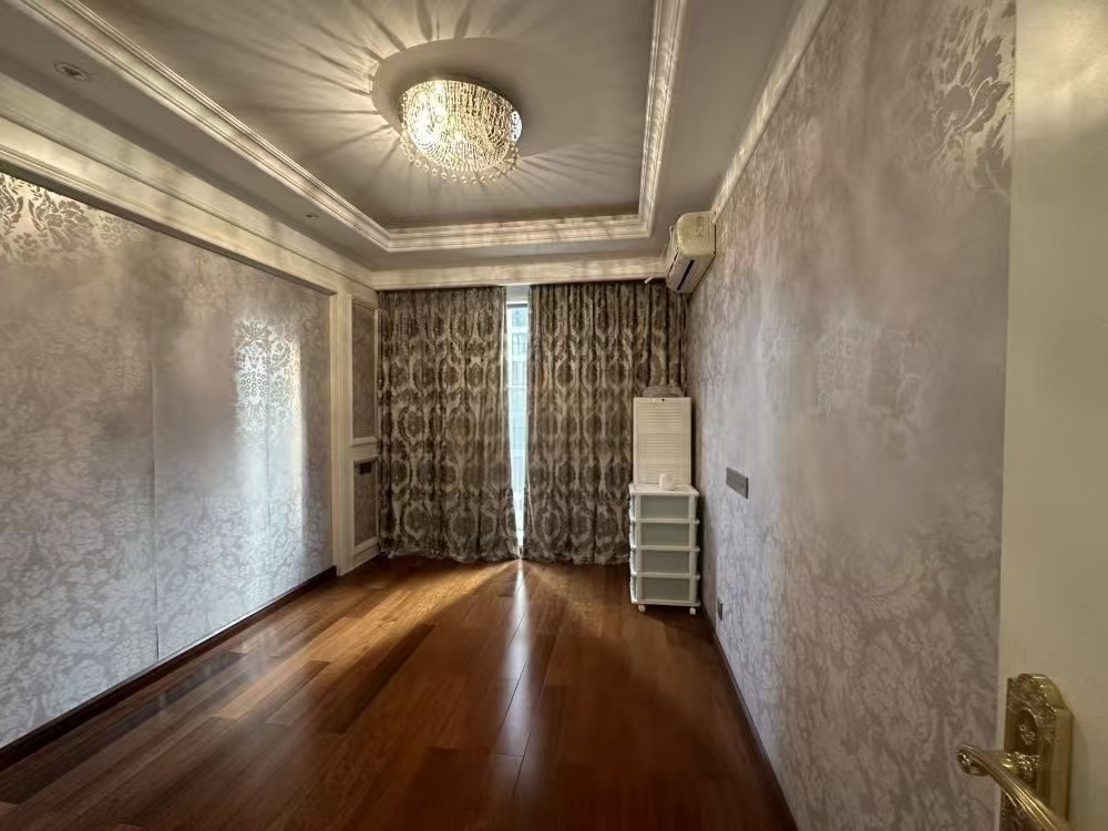 流金岁月-华晨国际  4室2厅2卫    90.0万 流金岁月-华晨国际  4室2厅2卫    90.0万室内图