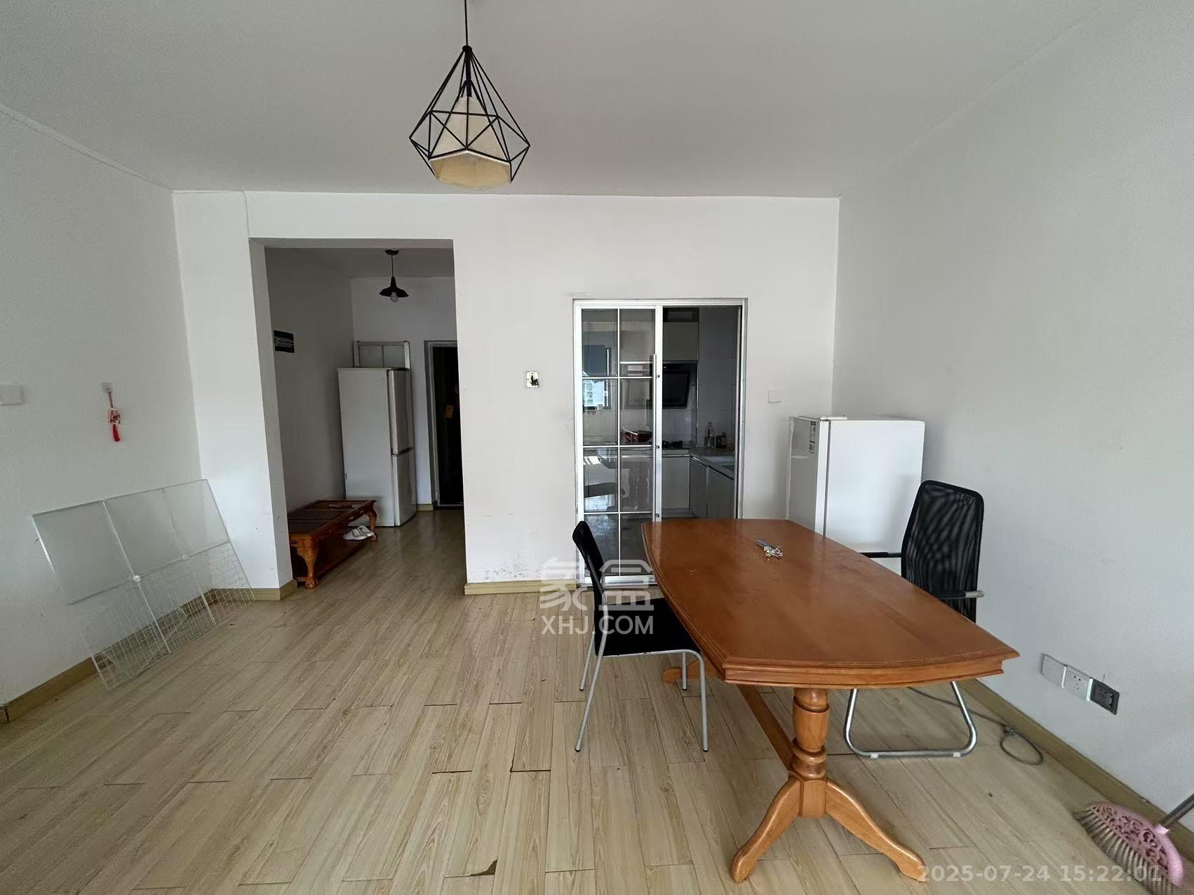 阳光100一期、四五期  4室2厅1卫    2800.0元/月 阳光100一期、四五期  4室2厅1卫    2800.0元/月室内图