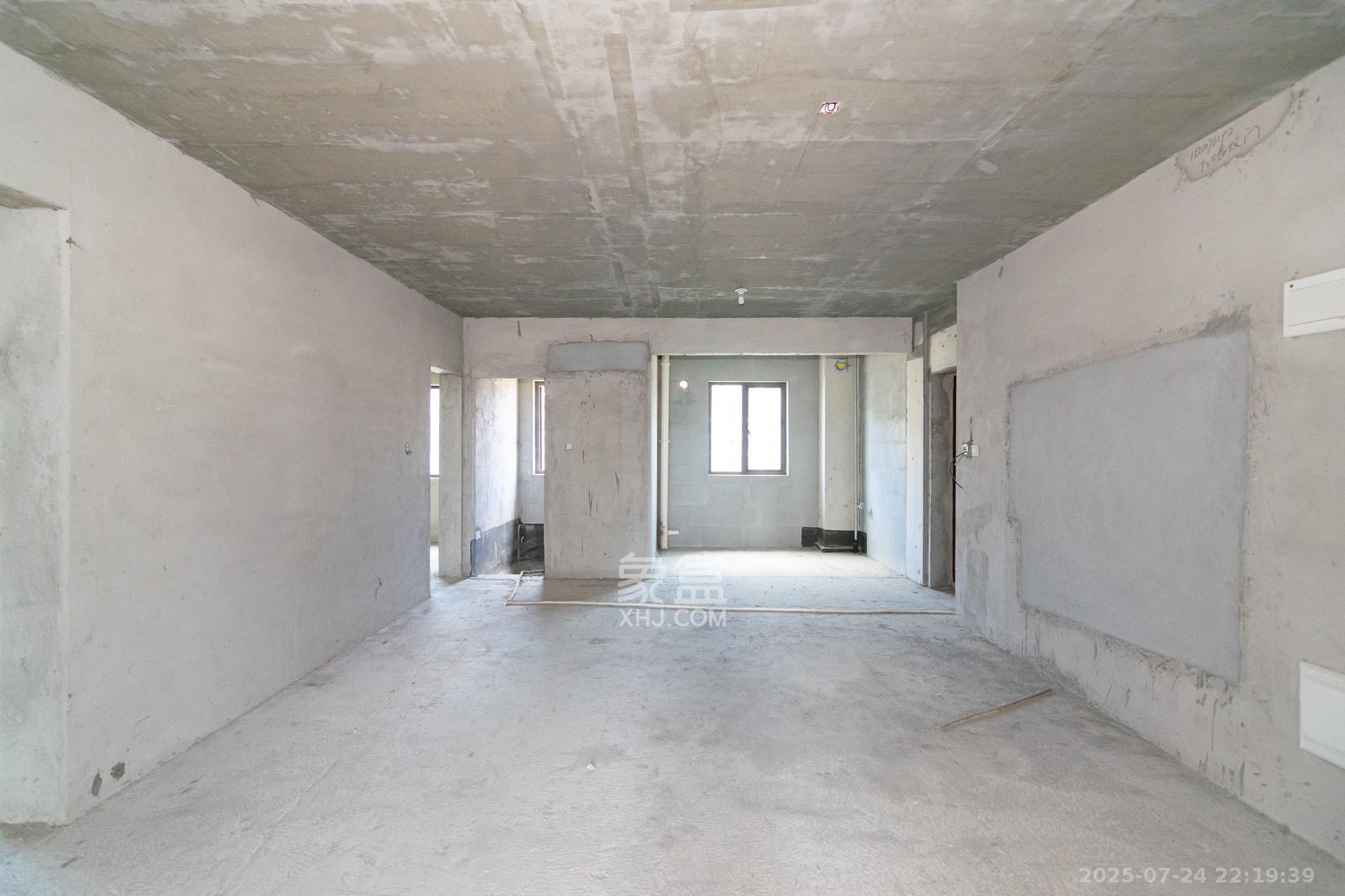 湾田望江府  4室2厅2卫    68.0万 湾田望江府  4室2厅2卫    68.0万客厅