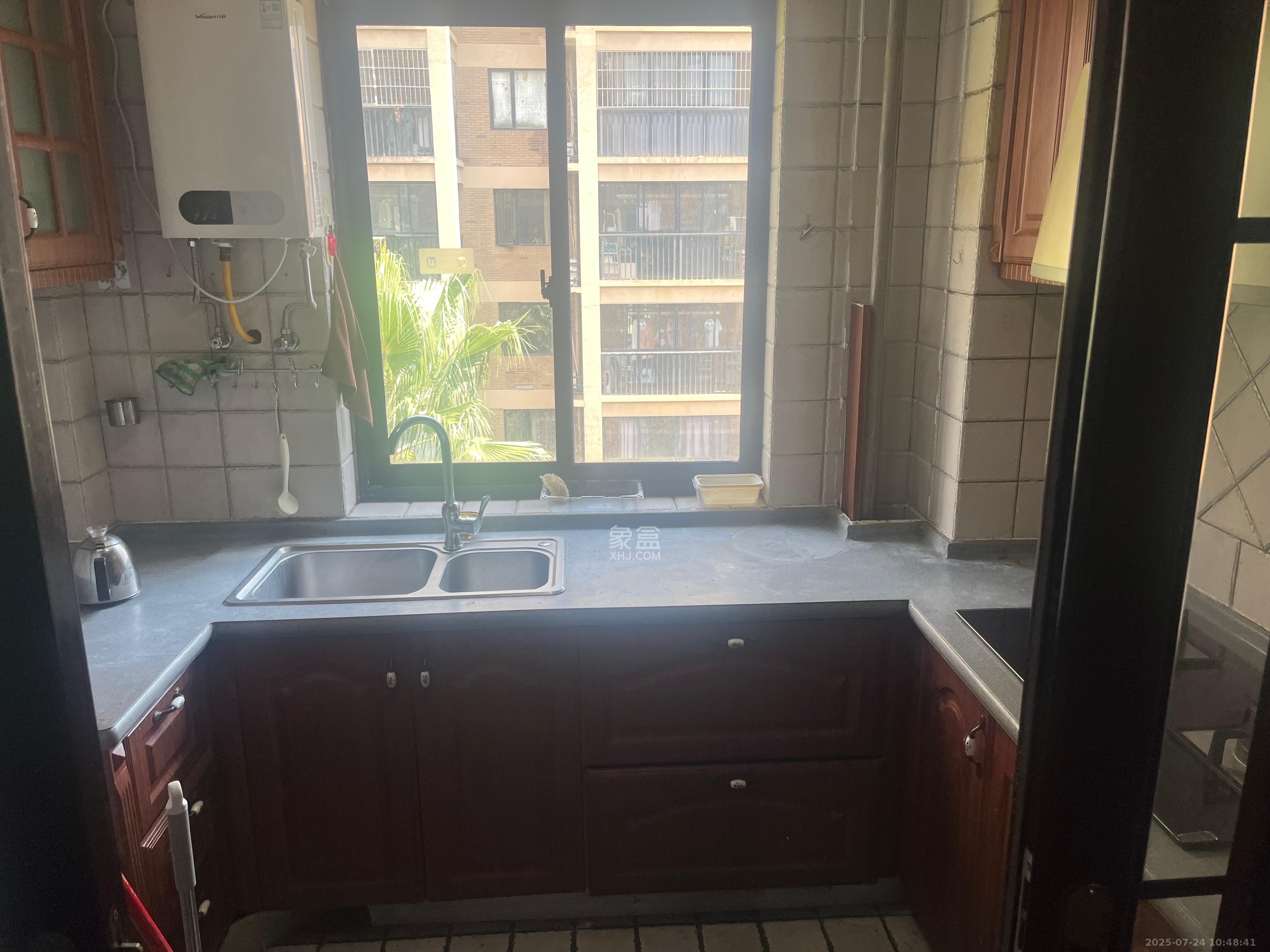 三江花中城 3室2厅2卫 3500.0元/月 三江花中城 3室2厅2卫 3500.0元/月室内图