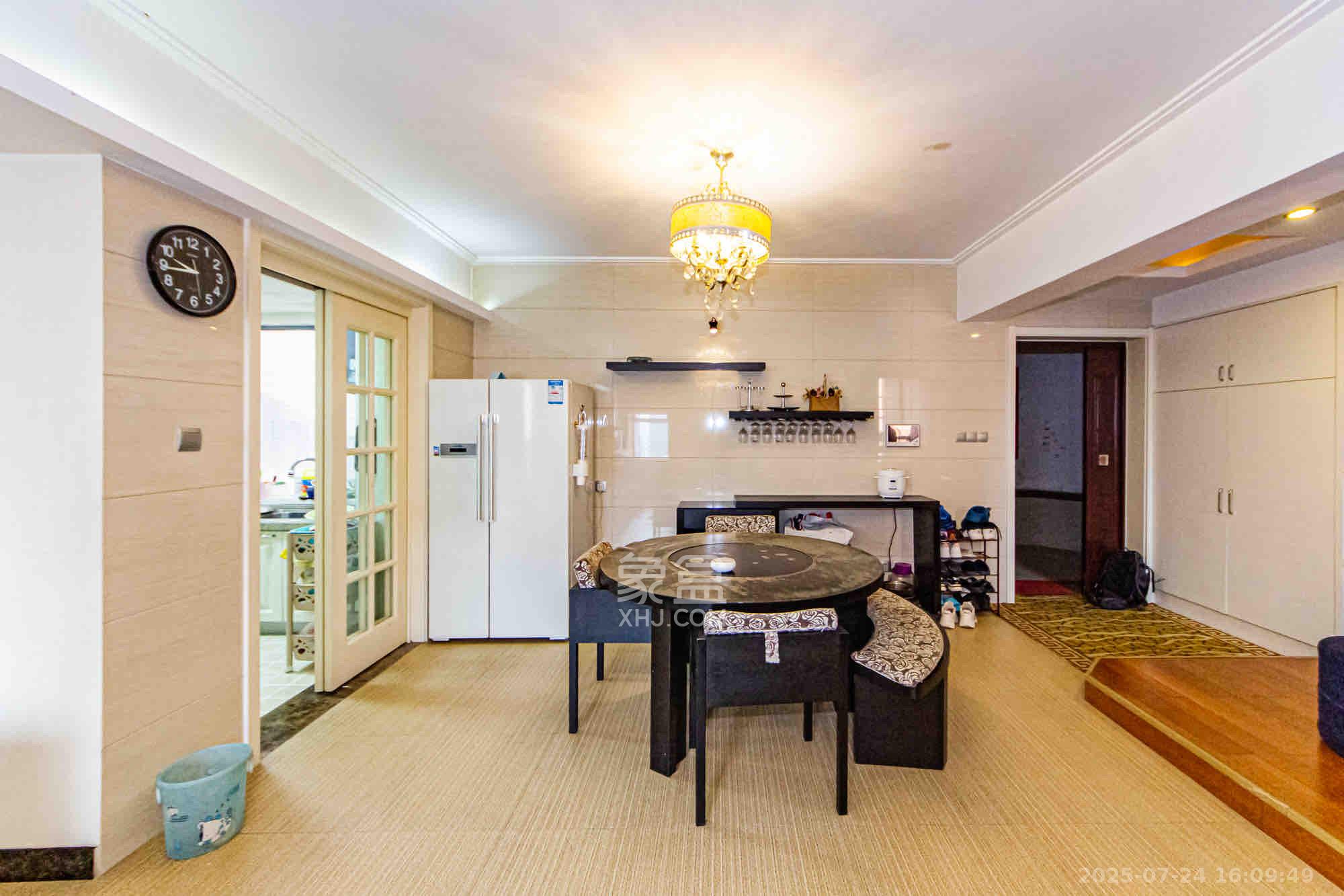 滨江君悦香邸 3室2厅2卫 3500.0元/月 滨江君悦香邸 3室2厅2卫 3500.0元/月室内图