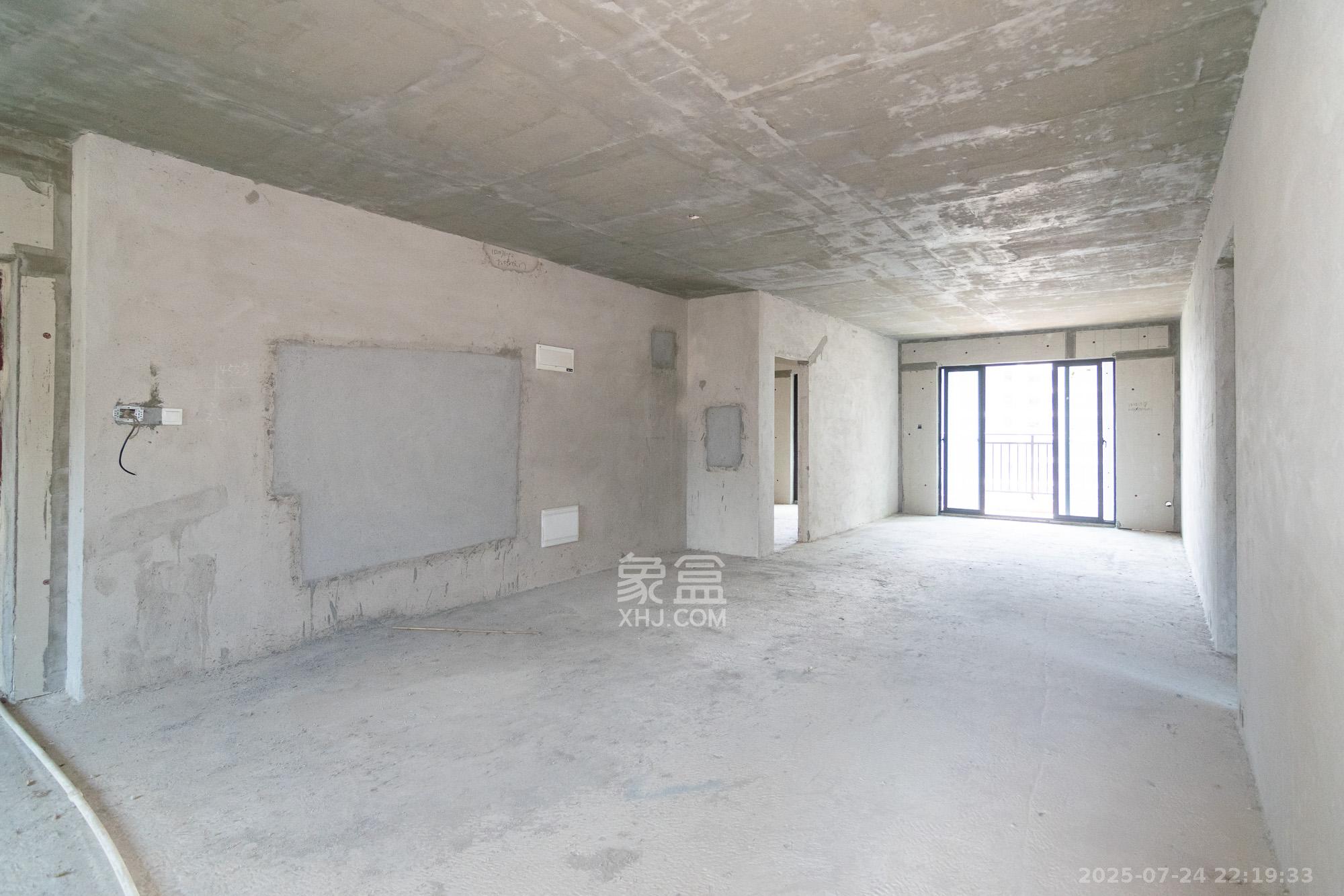 湾田望江府  4室2厅2卫    68.0万 湾田望江府  4室2厅2卫    68.0万客厅