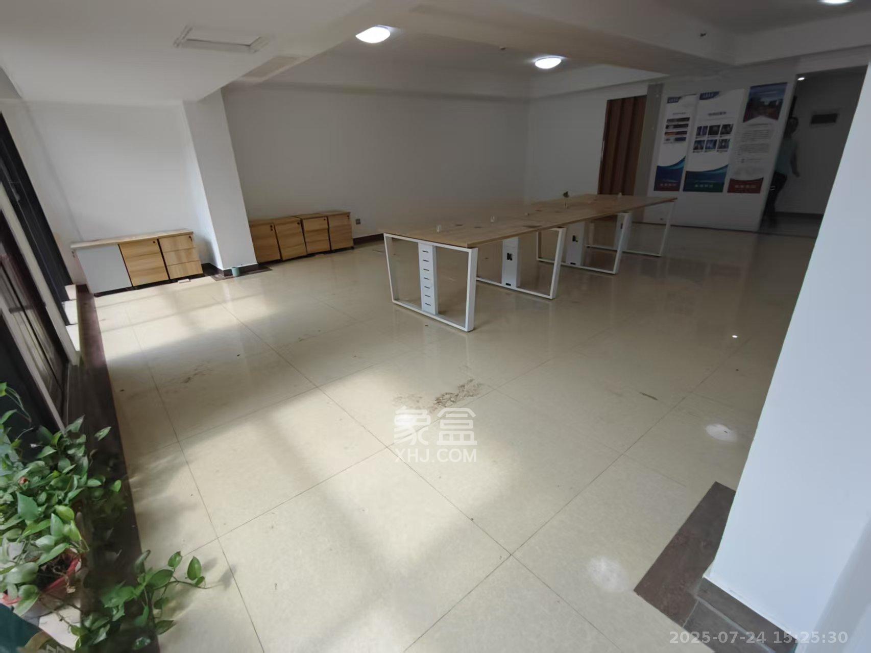 东塘瑞府  1室1厅1卫    2800.0元/月室内图