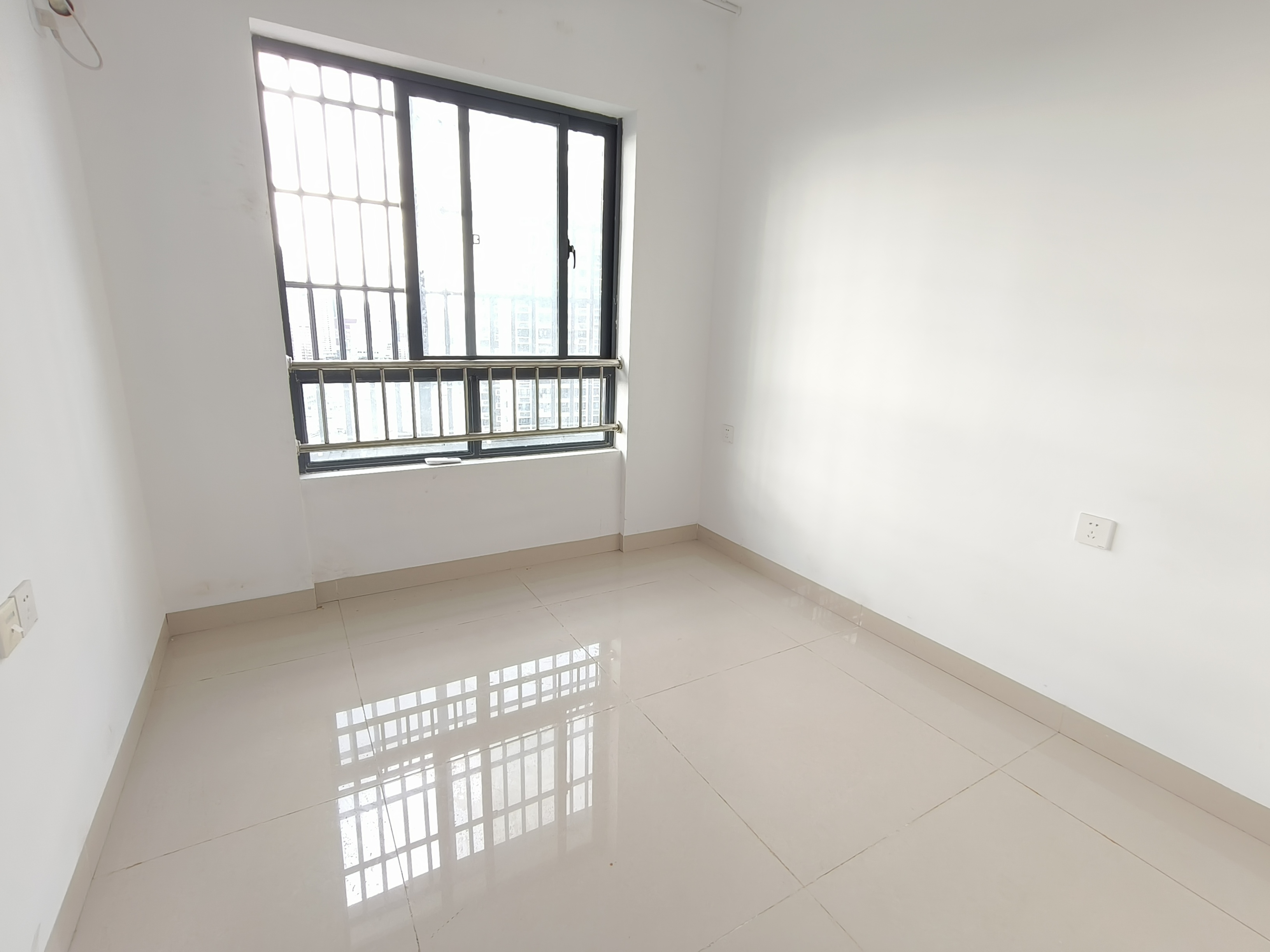 龙城新景  3室2厅2卫   2600.00元/月室内图
