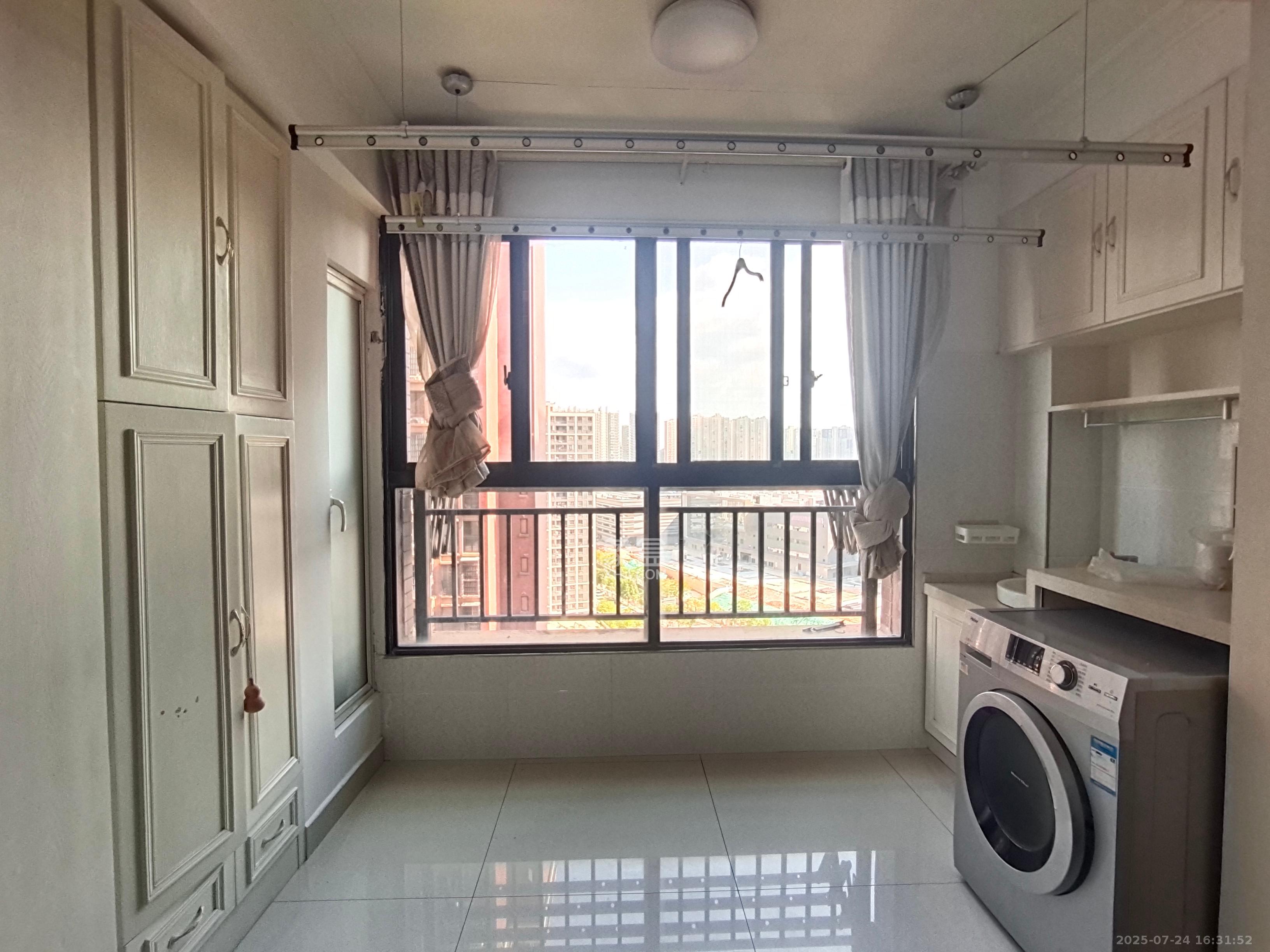 新城国际花都 3室2厅1卫 1700.0元/月 新城国际花都 3室2厅1卫 1700.0元/月室内图