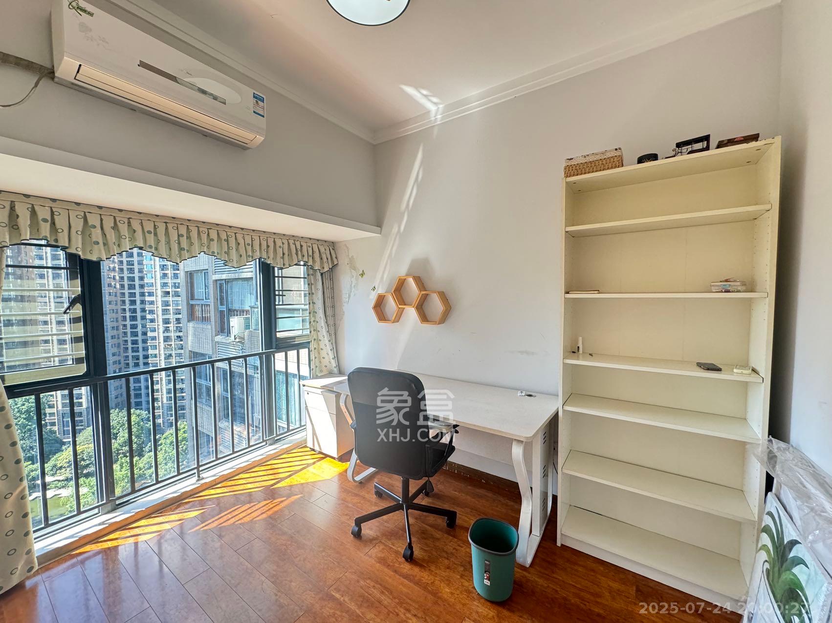 藏珑湖上国际花园 3室2厅2卫 3500.0元/月 藏珑湖上国际花园 3室2厅2卫 3500.0元/月室内图