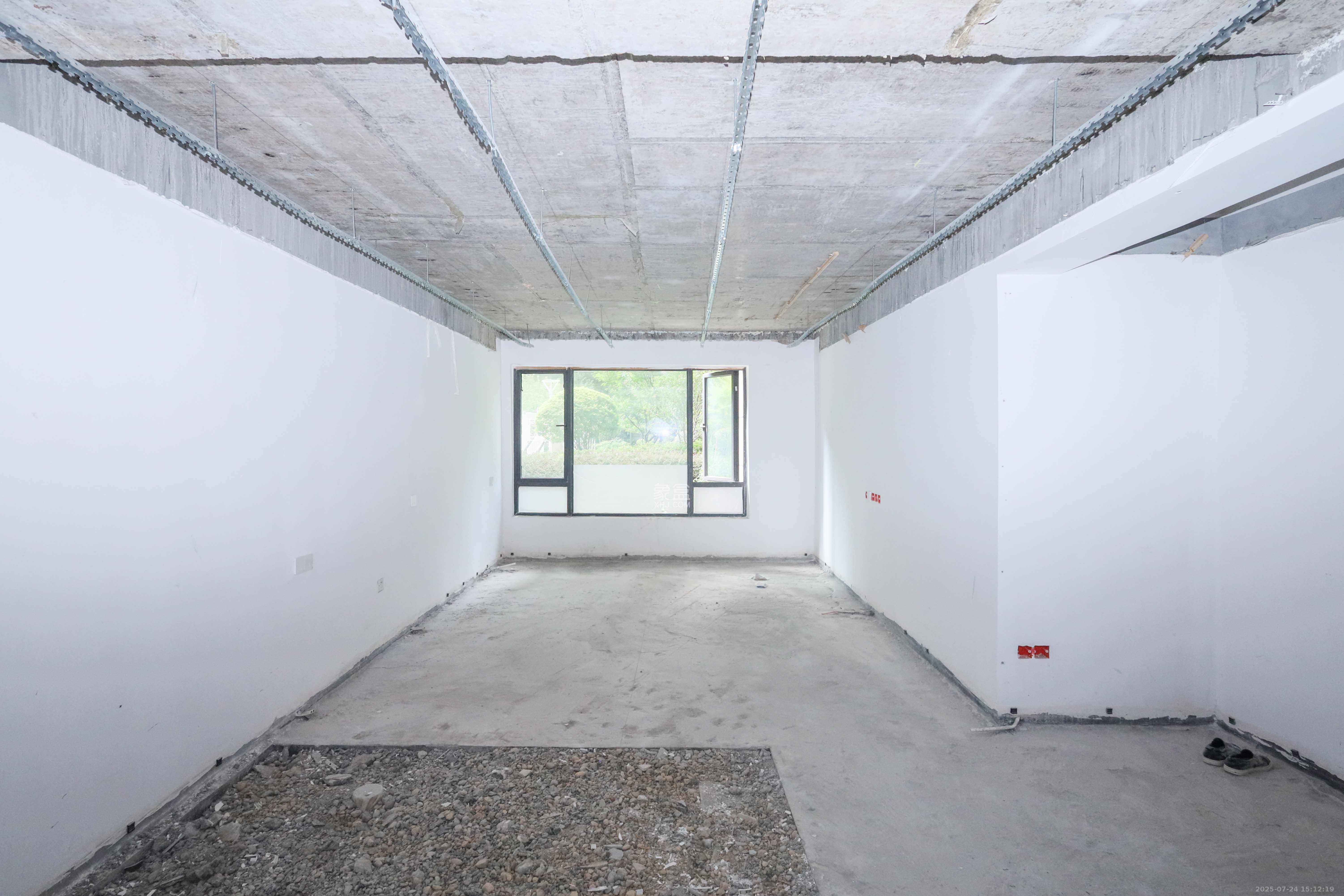 建发央著  5室2厅3卫   238.00万