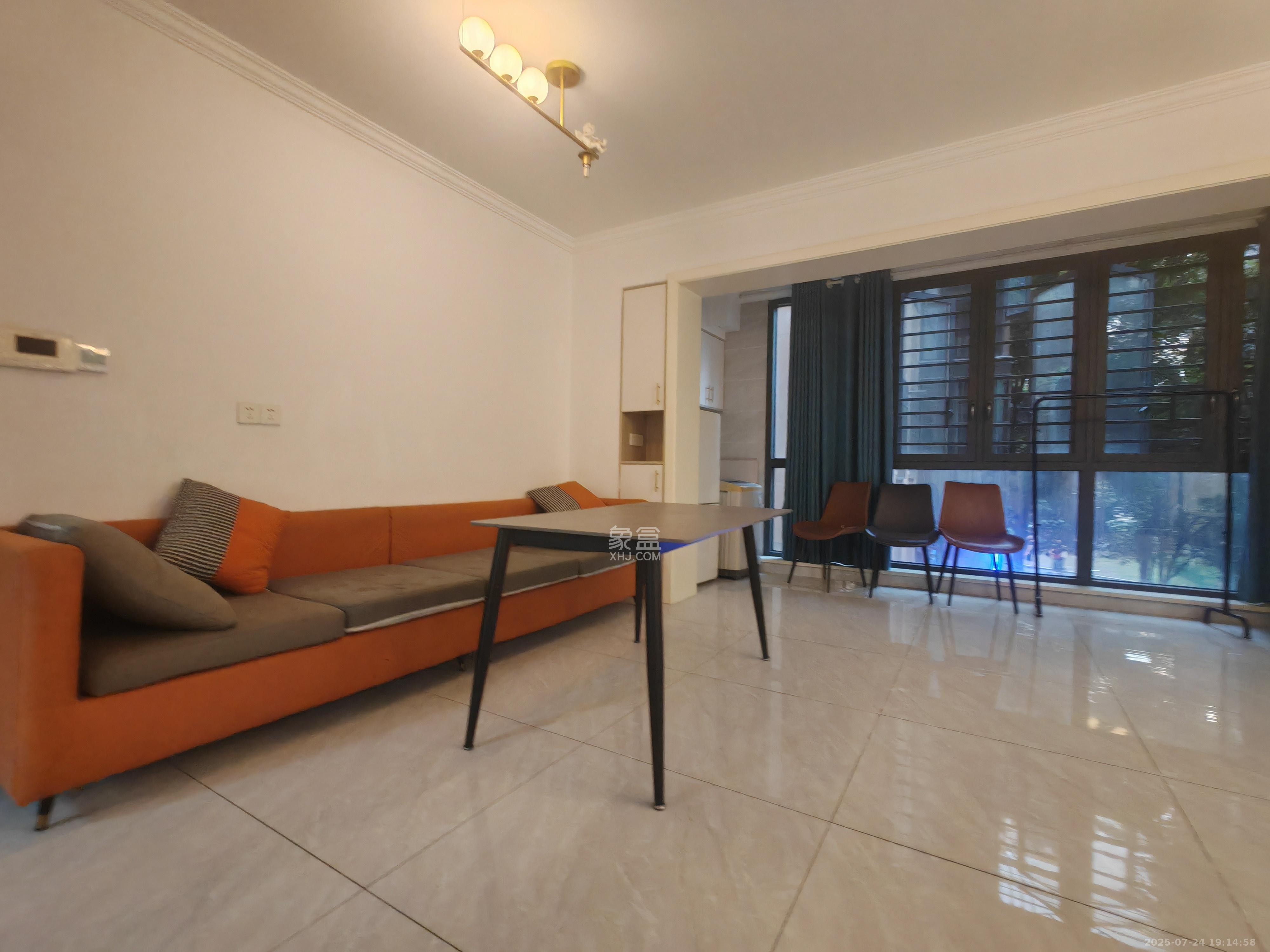 洋湖和园(福联嘉苑) 3室2厅1卫 2300.0元/月 洋湖和园(福联嘉苑) 3室2厅1卫 2300.0元/月室内图