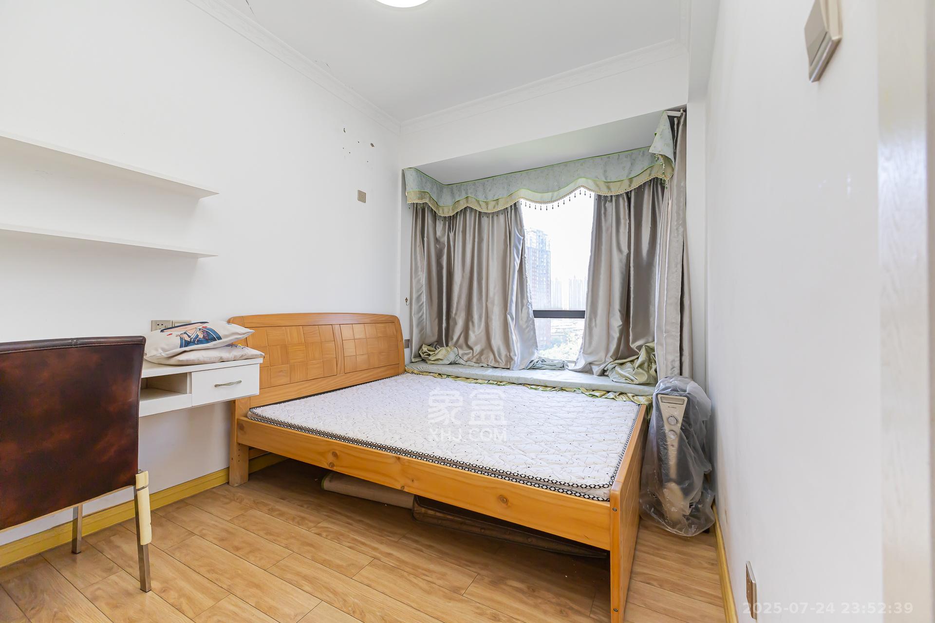 珠江东方明珠(新地东方明珠)三期 3室2厅1卫 66.0万 珠江东方明珠(新地东方明珠)三期 3室2厅1卫 66.0万卧室