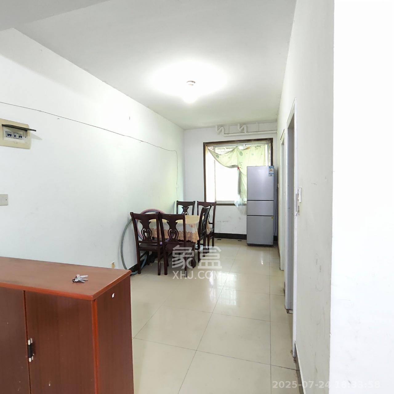 中南汽车世界 2室2厅1卫 1100.0元/月 中南汽车世界 2室2厅1卫 1100.0元/月室内图