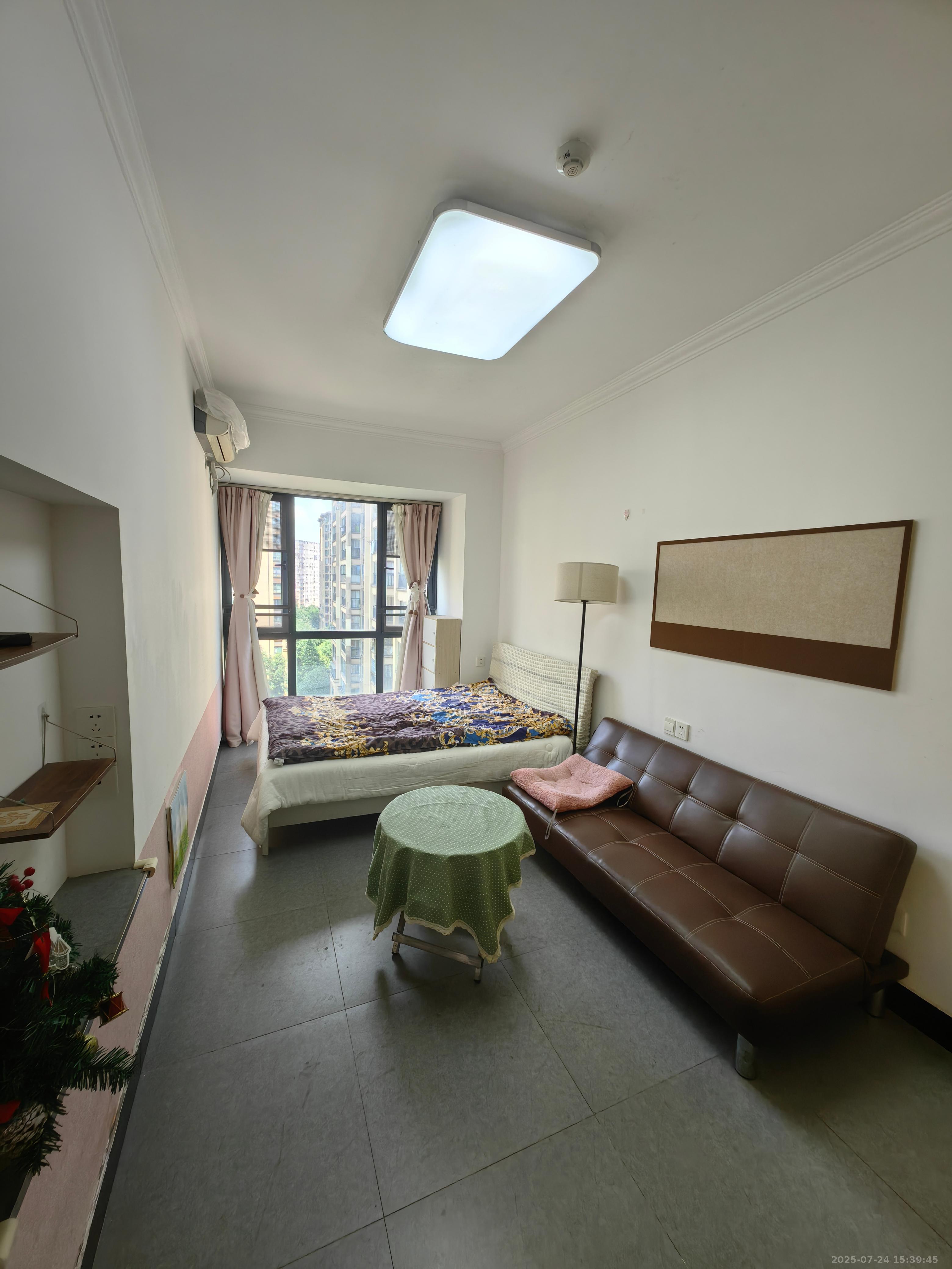 中建芙蓉工社 1室1厅1卫 1300.0元/月 中建芙蓉工社 1室1厅1卫 1300.0元/月室内图