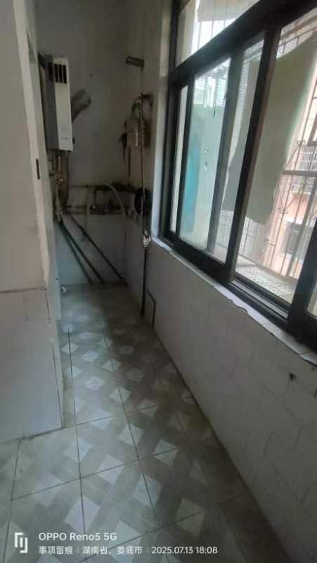 春园石化家属楼 2室2厅1卫 38.8万 春园石化家属楼 2室2厅1卫 38.8万客厅